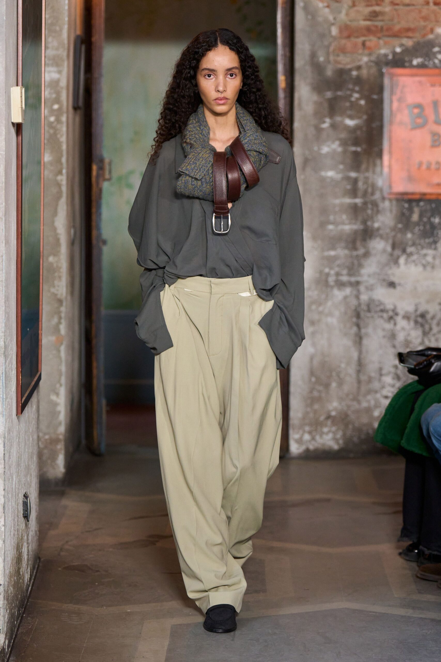 gray cotton long-sleeve collared relaxed shirt
