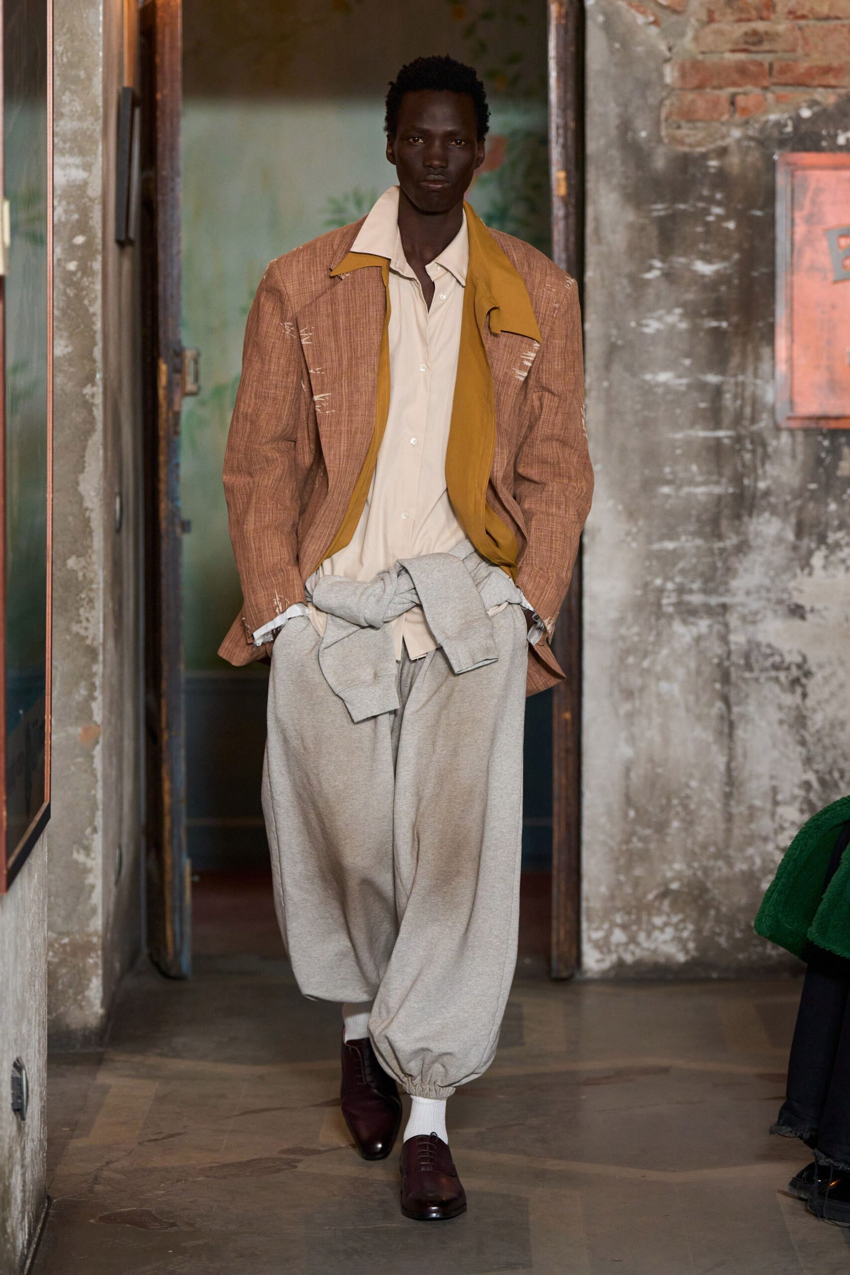 brown cotton long-sleeve collared relaxed buttoned jacket