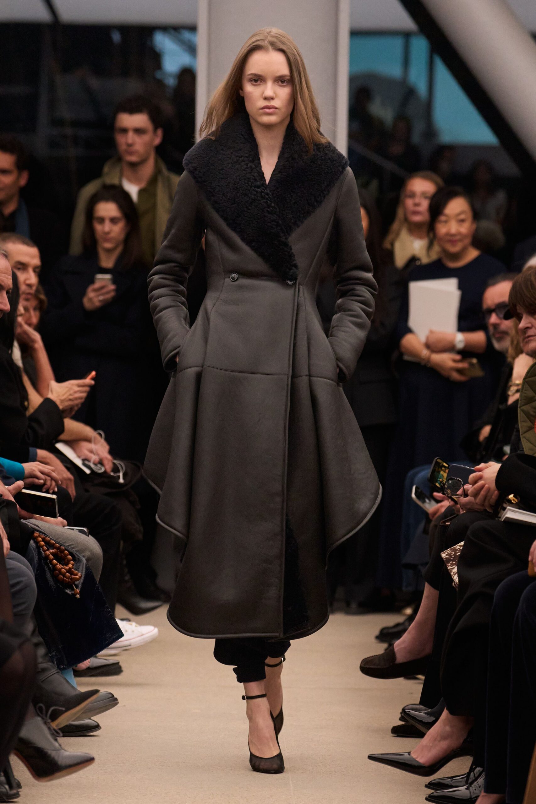 black leather long-sleeve collared fitted coat