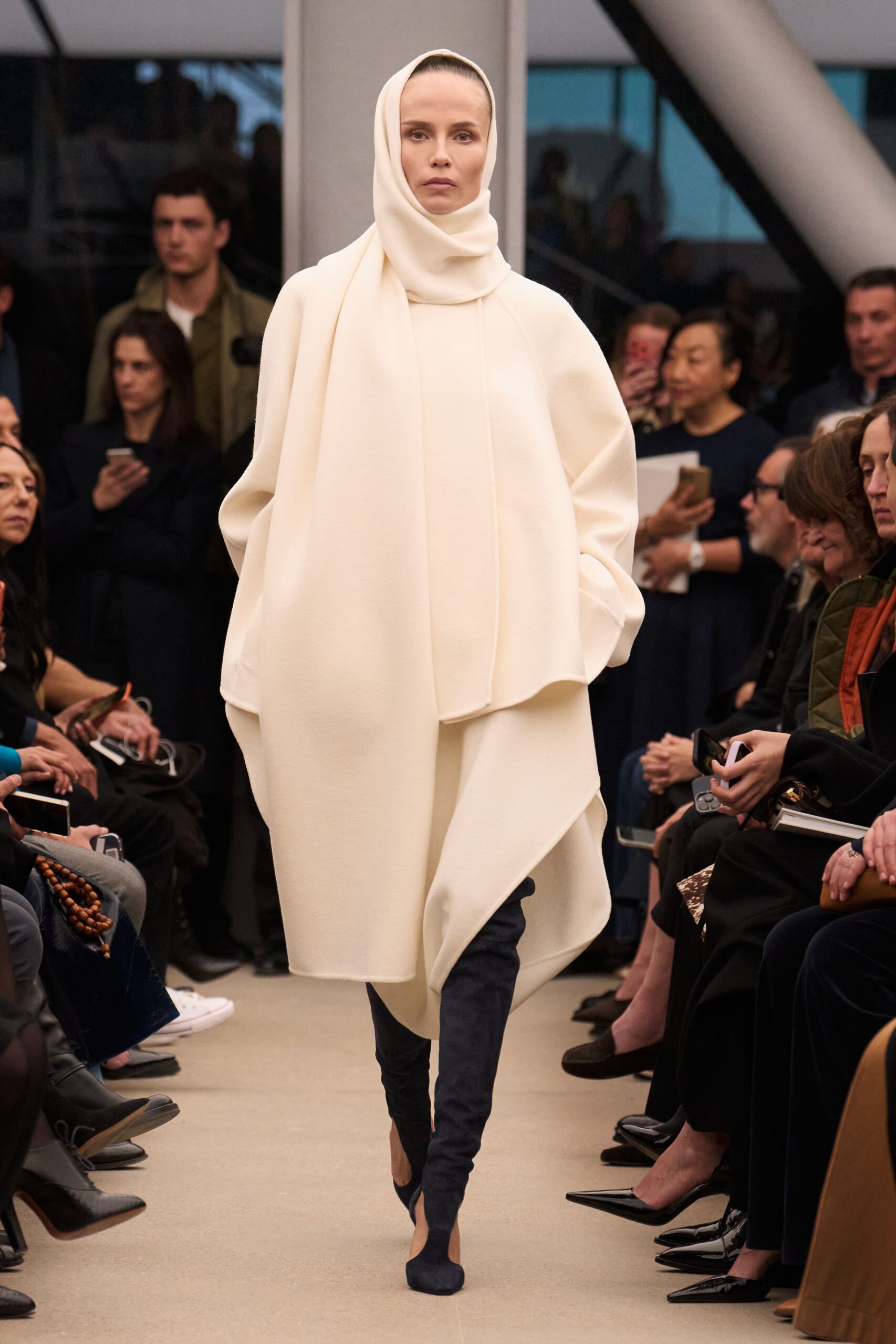 white wool sleeveless oversized pockets cape