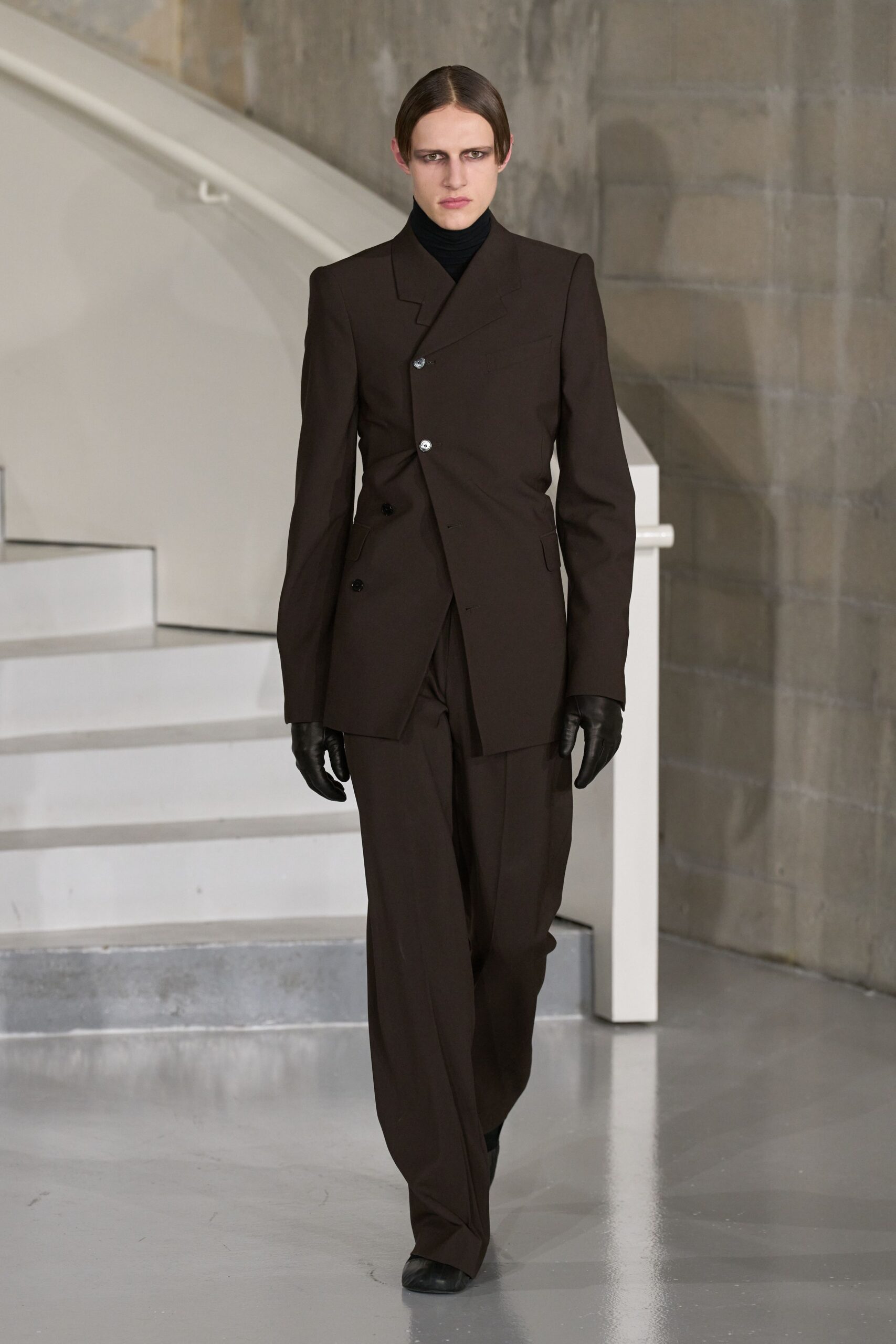 brown wool long-sleeve collared tailored buttoned suit