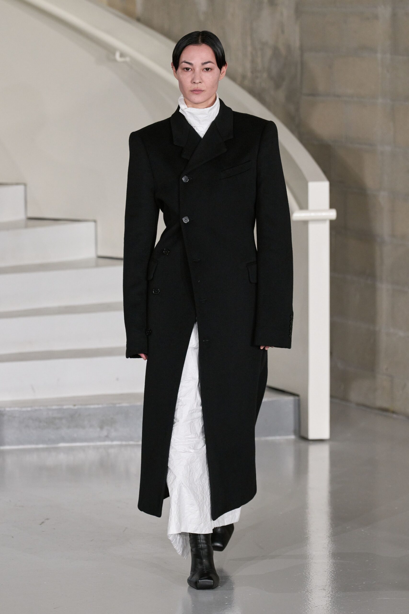 black wool long-sleeve collared fitted maxi coat