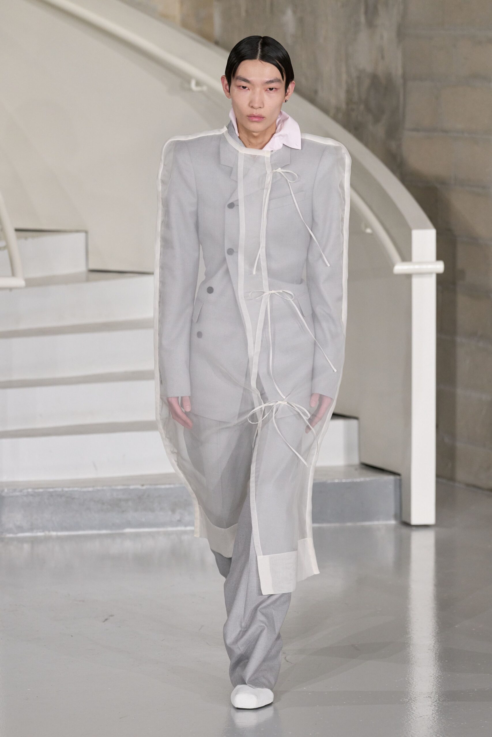 gray cotton long-sleeve collared fitted buttoned zippered suit