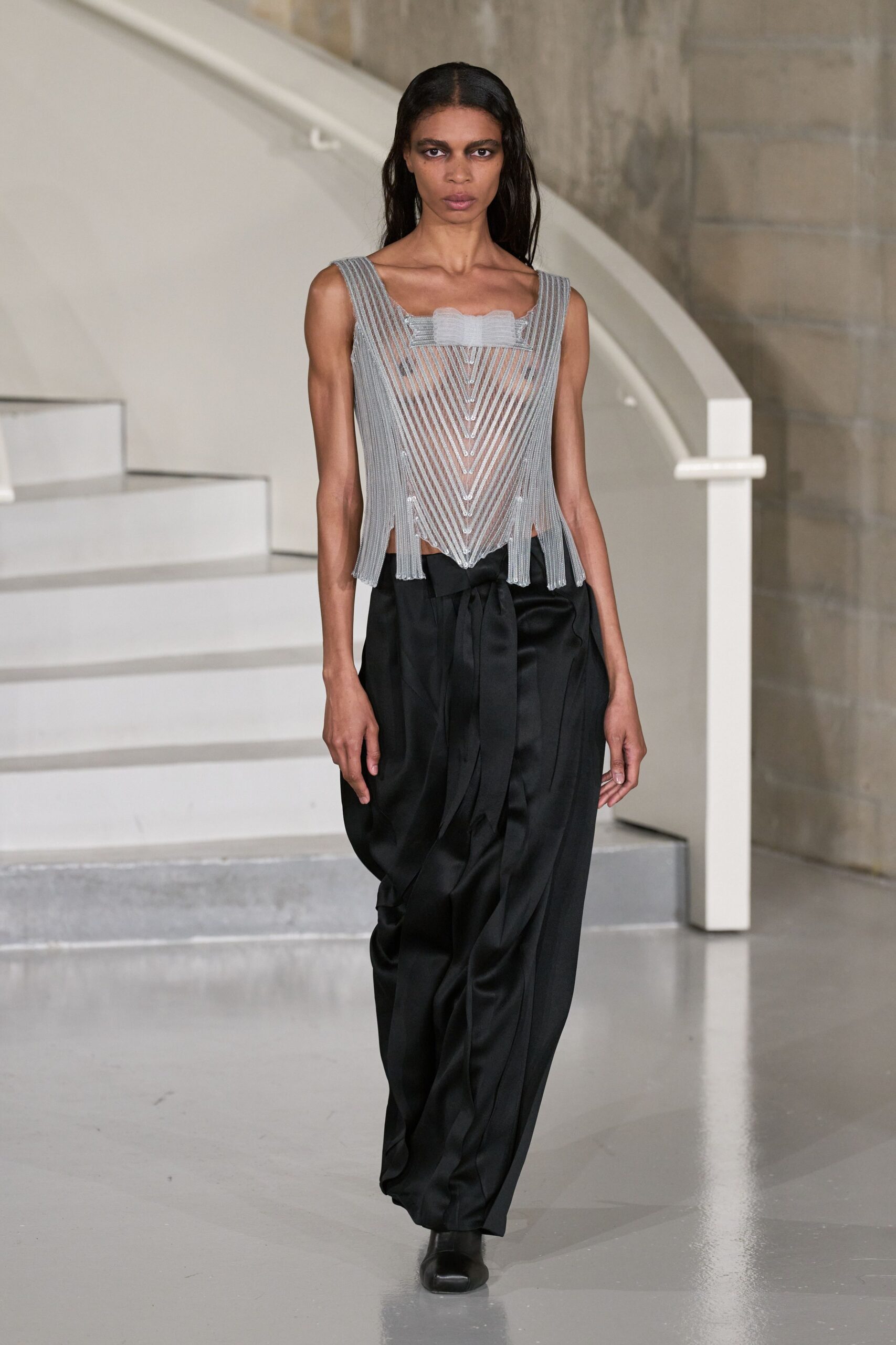 gray mesh sleeveless v-neck fitted pleated top