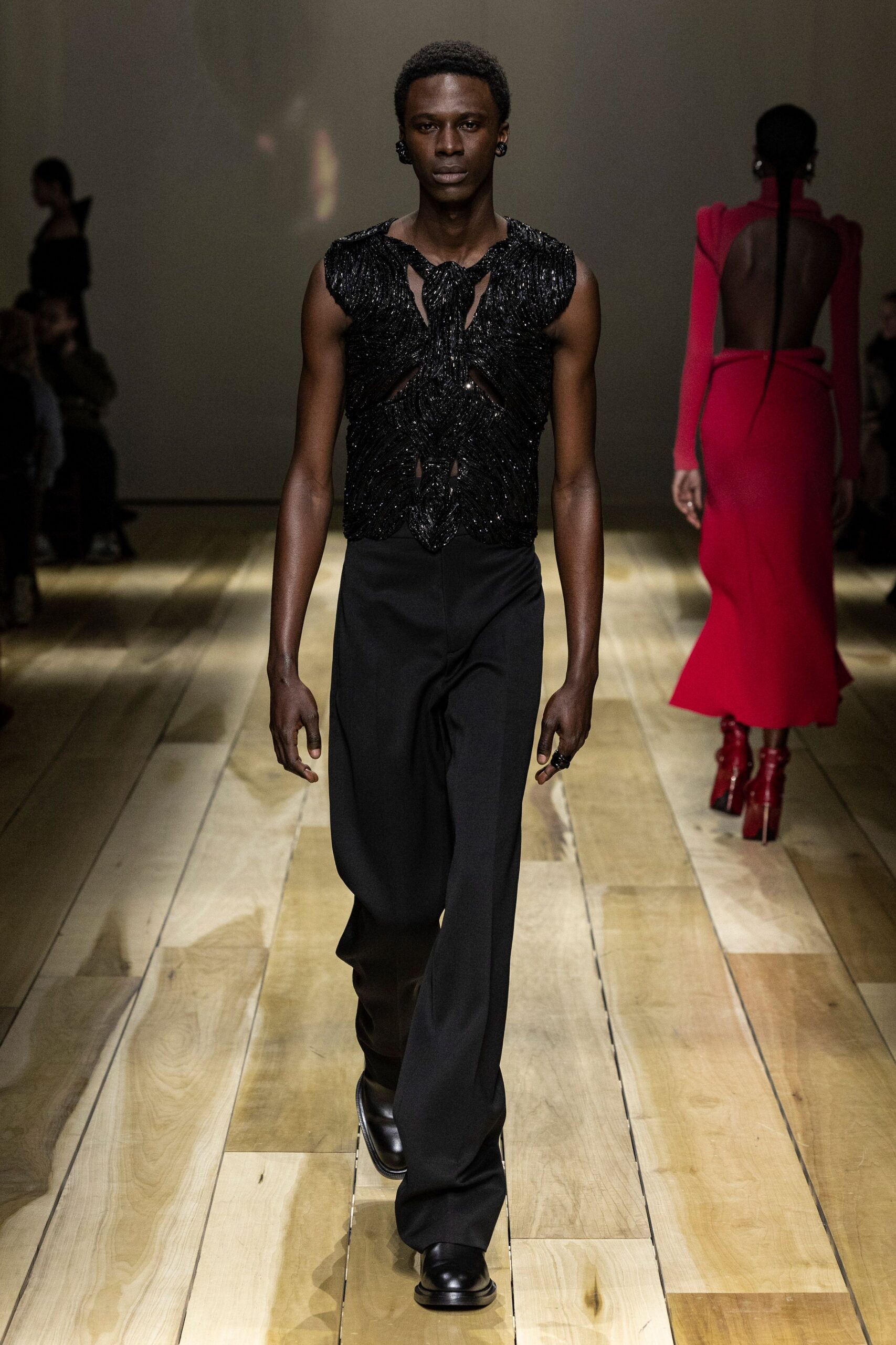 black sequin sleeveless v-neck fitted draped shiny top