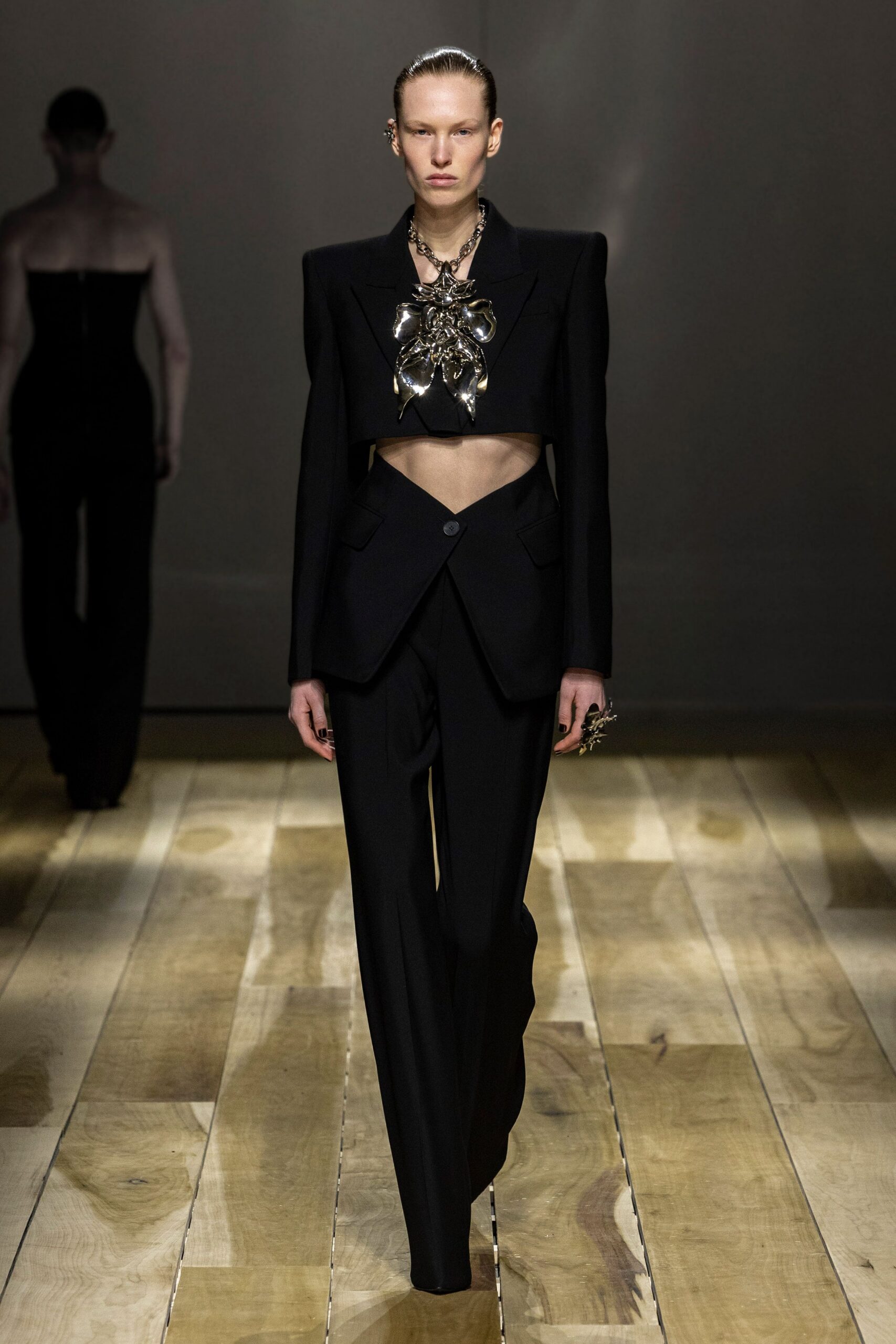 black wool long-sleeve collared tailored structured blazer