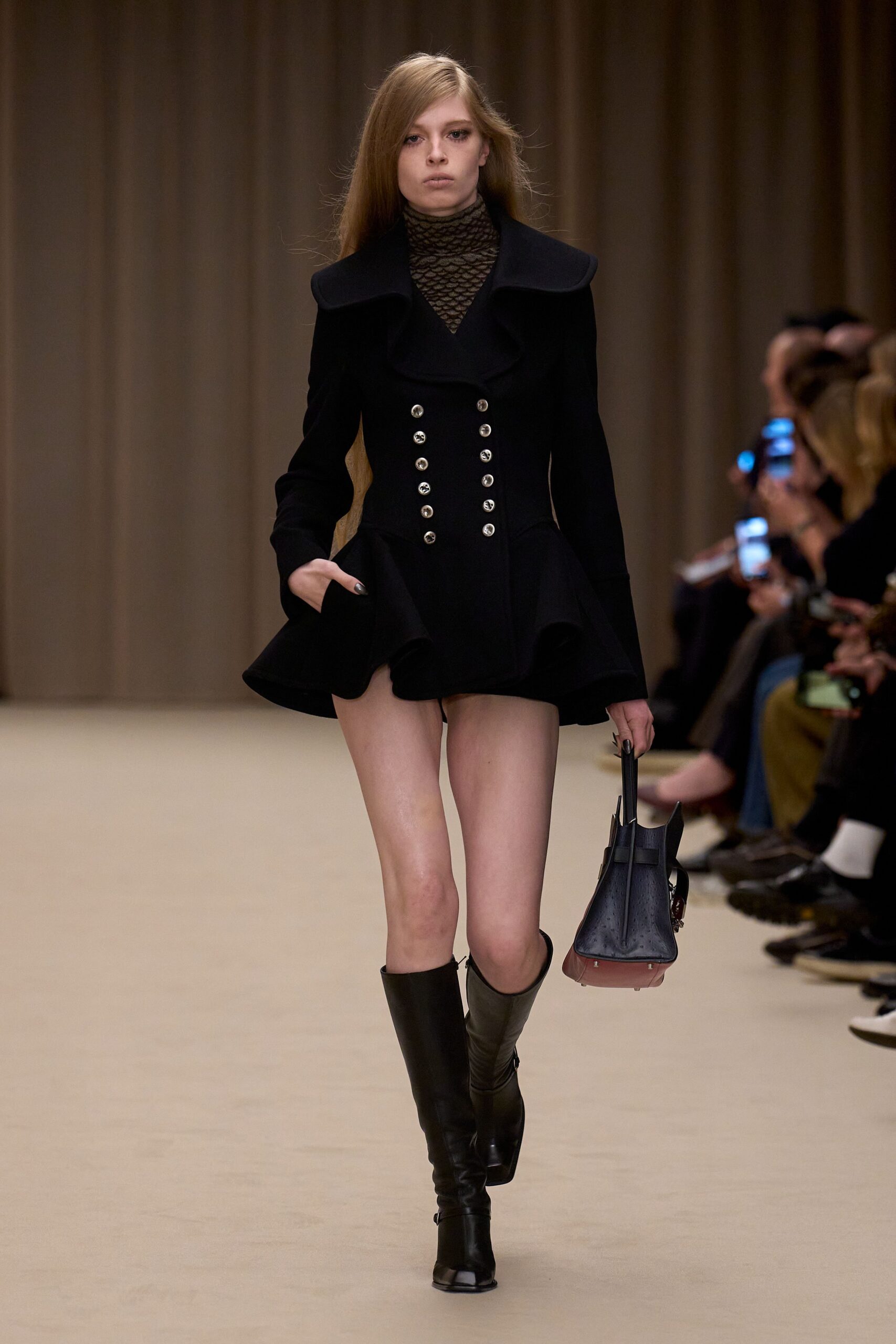 black wool long-sleeve collared fitted pleated short coat