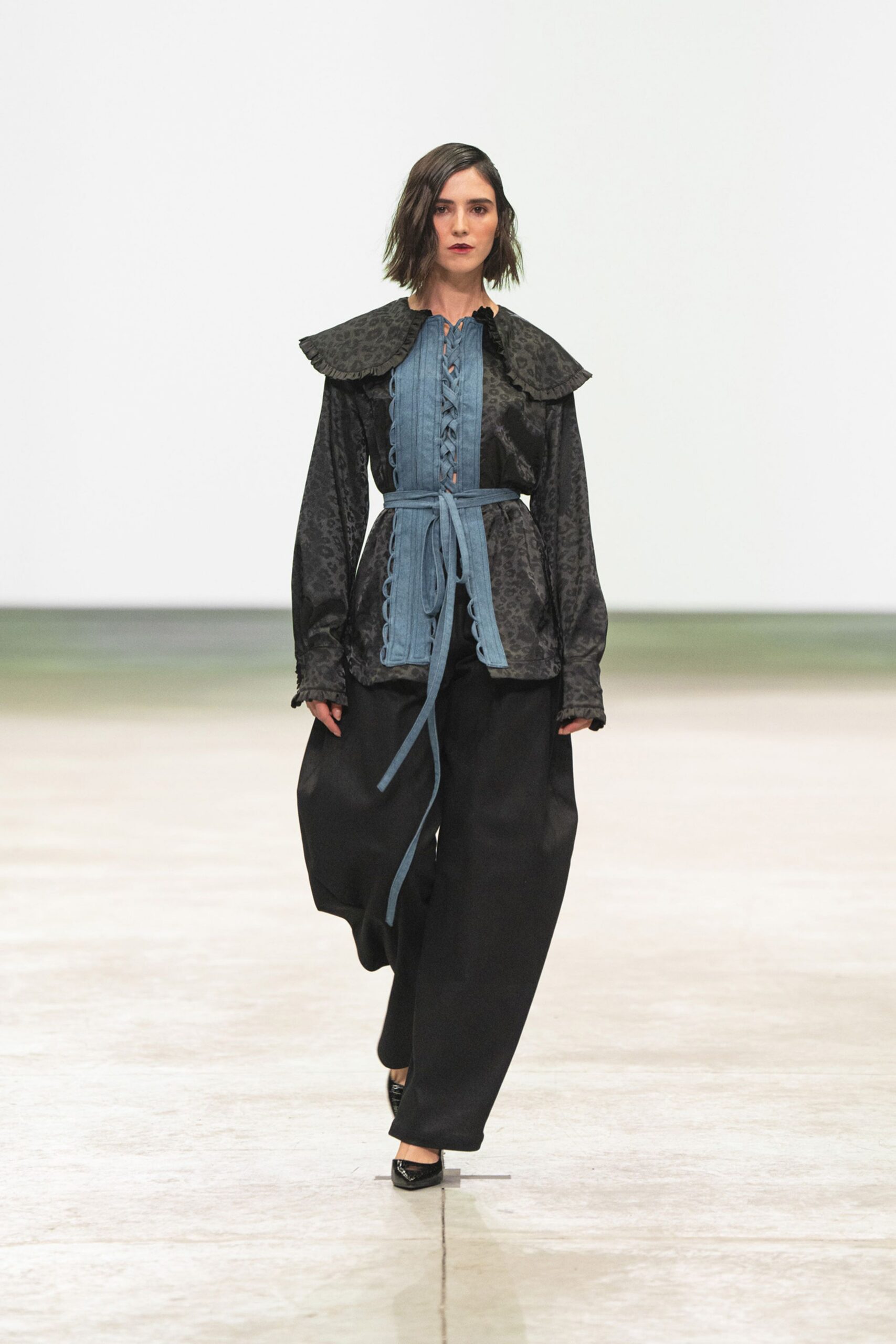 black cotton long-sleeve collared relaxed buttoned pleated shirt