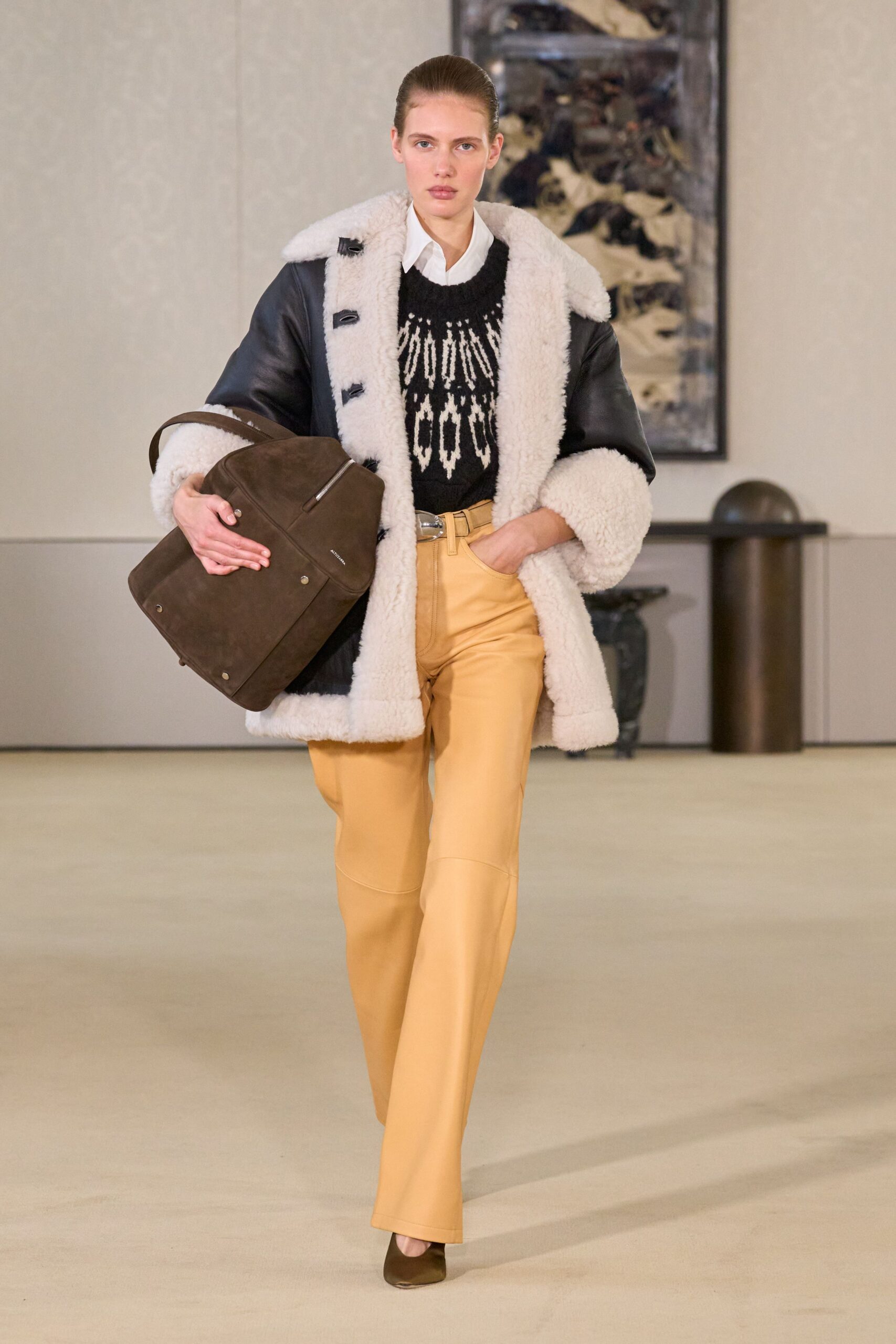 black wool long-sleeve collared relaxed buttoned coat