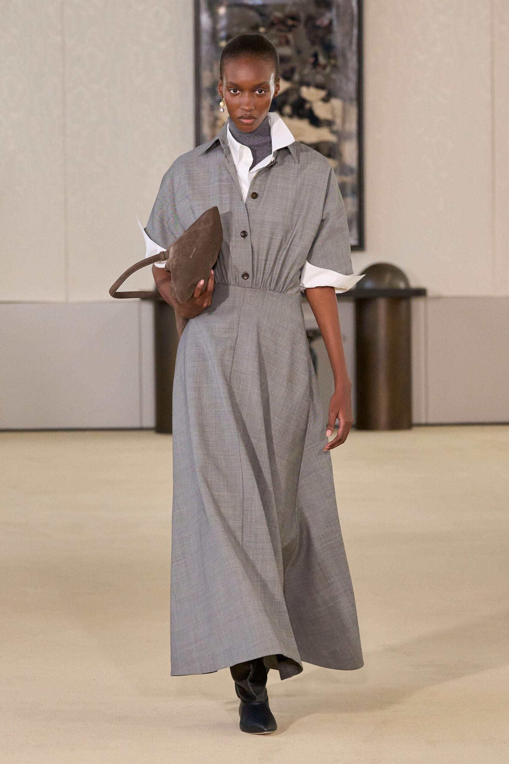 gray cotton short-sleeve collared fitted buttoned pleated dress