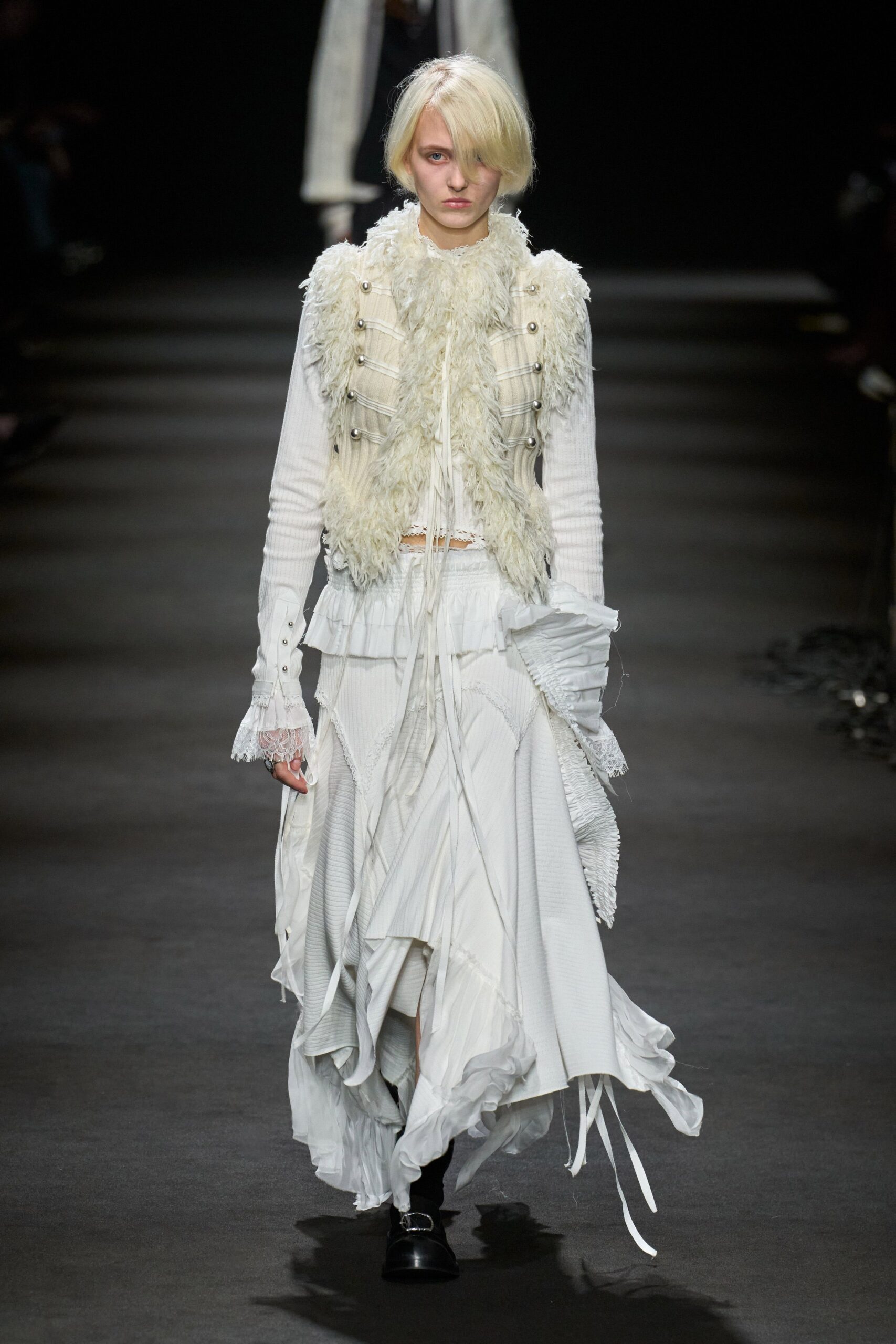 white fur sleeveless fitted layered vest
