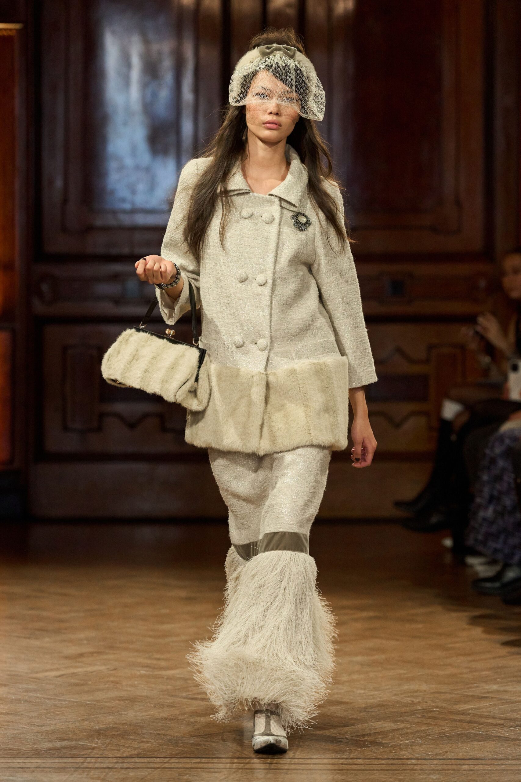 white wool long-sleeve collared fitted buttoned coat