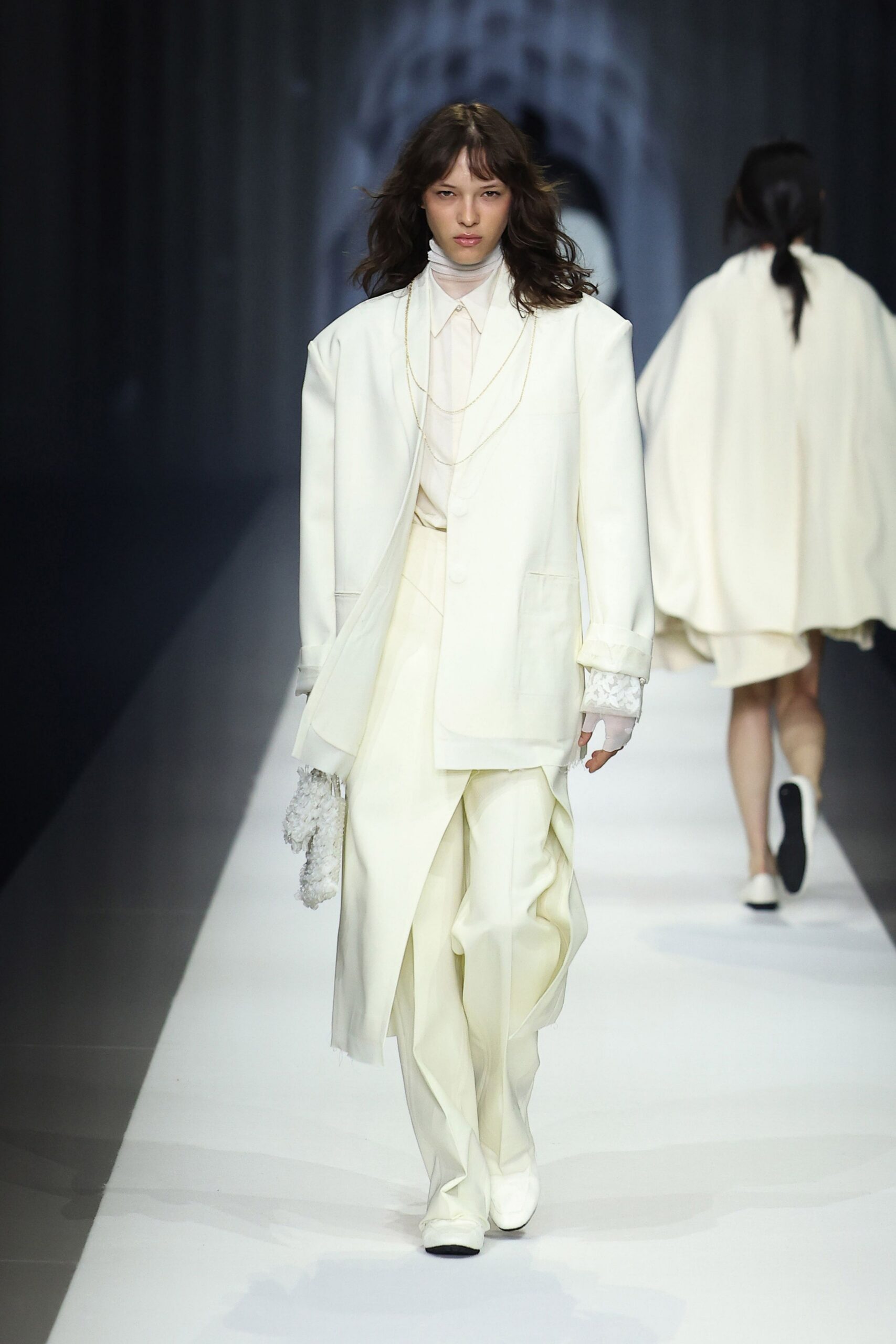 white cotton long-sleeve collared oversized blazer