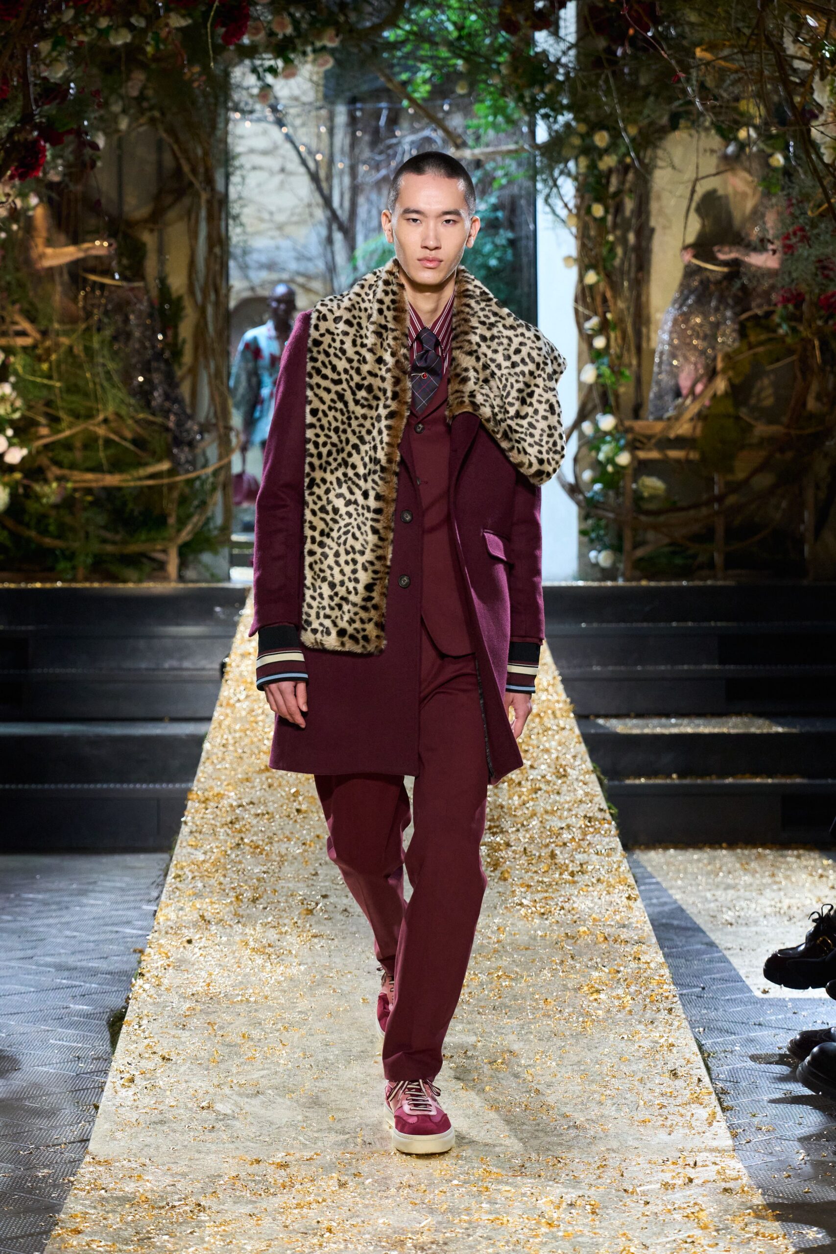 maroon wool long-sleeve collared tailored buttoned suit