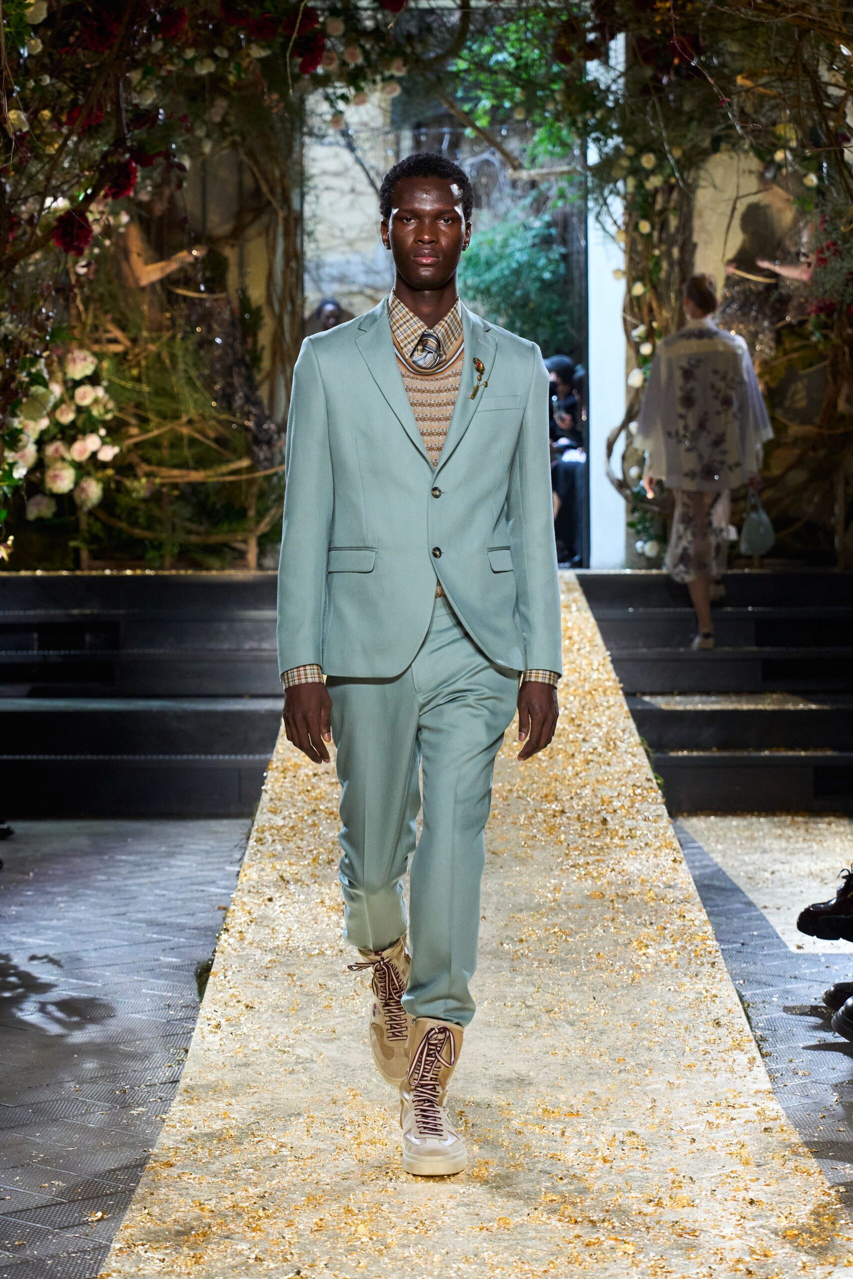 green cotton long-sleeve collared tailored buttoned suit