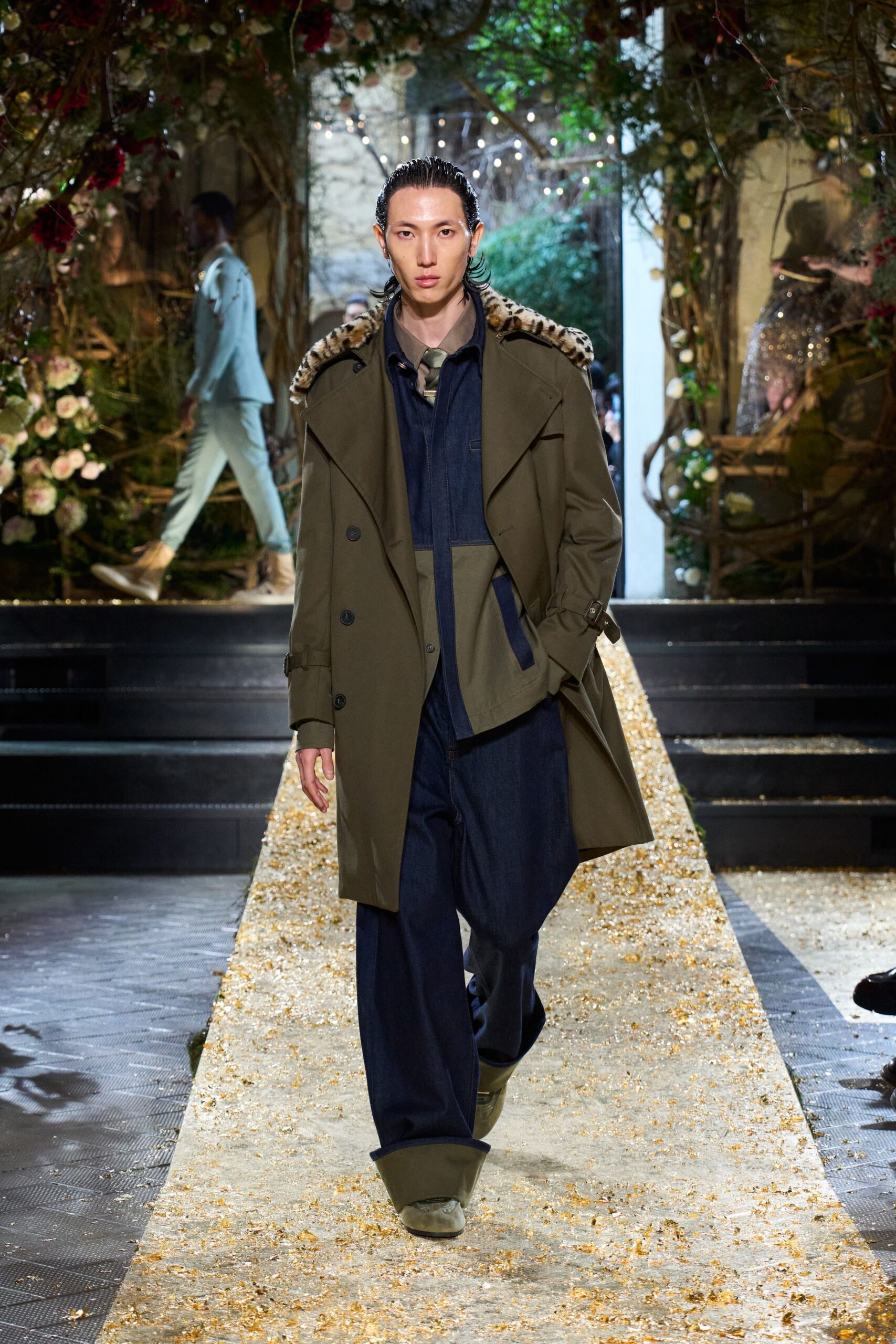 green cotton long-sleeve collared relaxed zippered coat