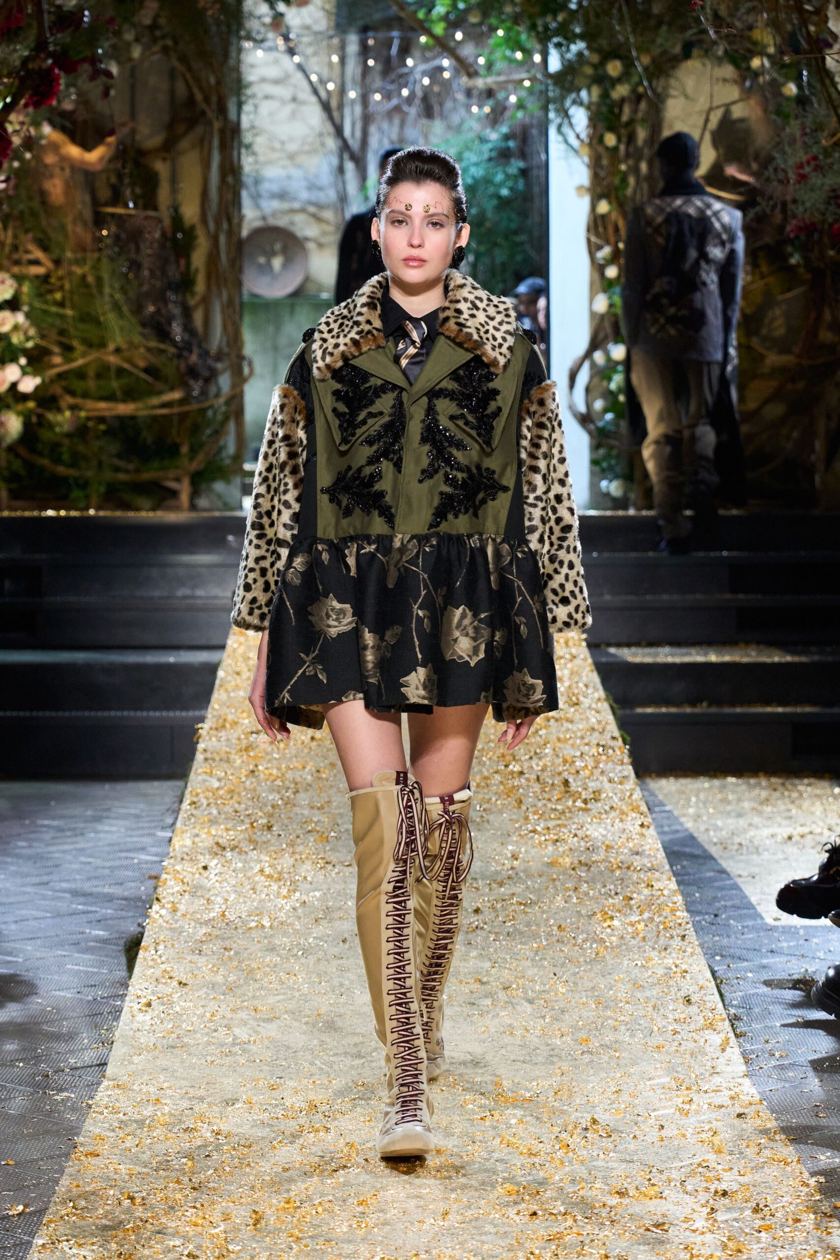 green cotton long-sleeve collared fitted embroidered layered coat