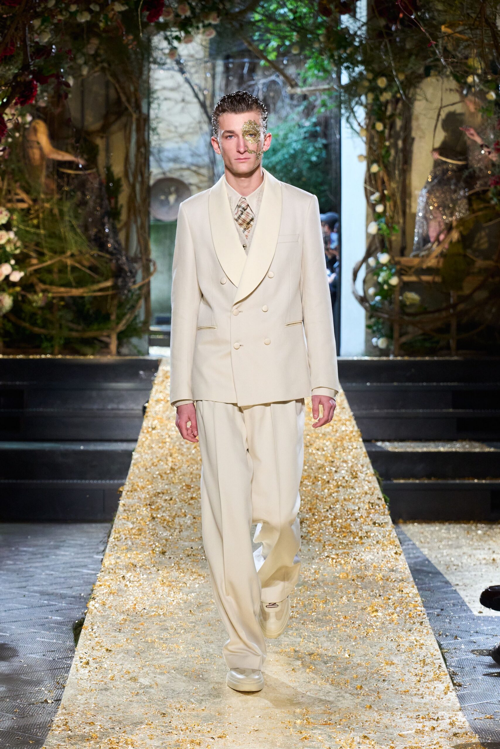 white cotton long-sleeve collared tailored suit