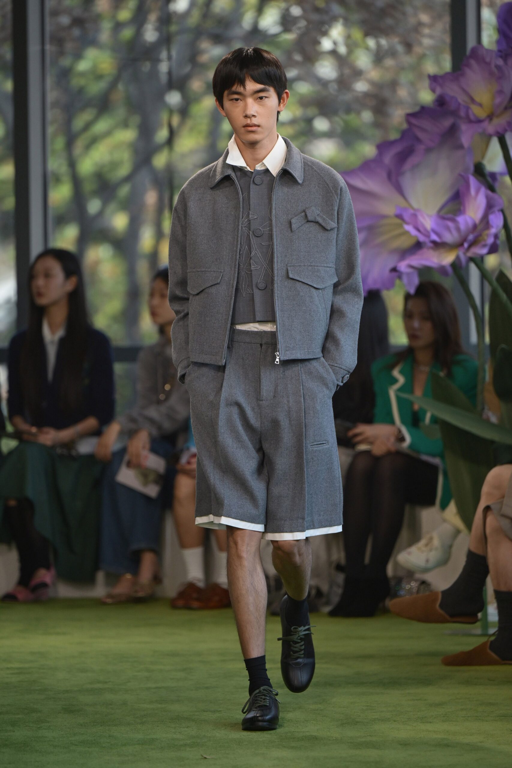 gray cotton long-sleeve collared structured buttoned jacket