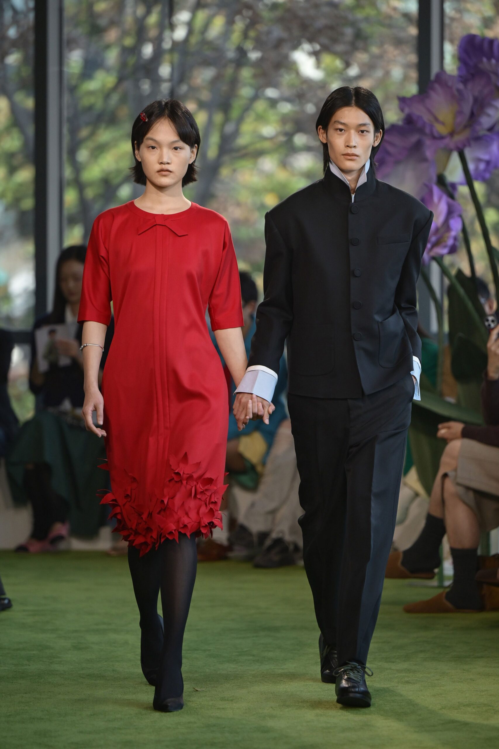 black wool long-sleeve collared structured suit