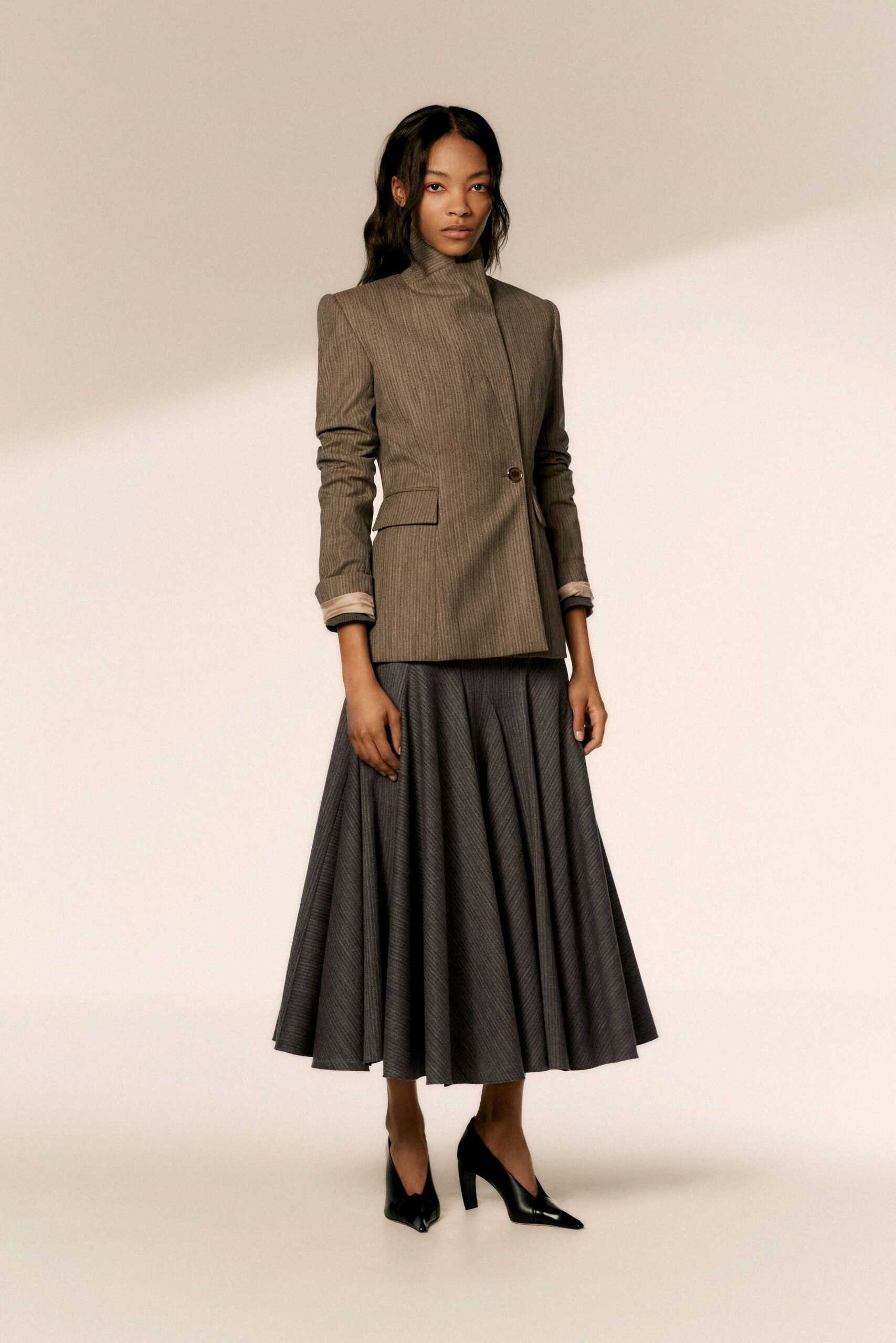 brown cotton long-sleeve collared structured buttoned pleated blazer