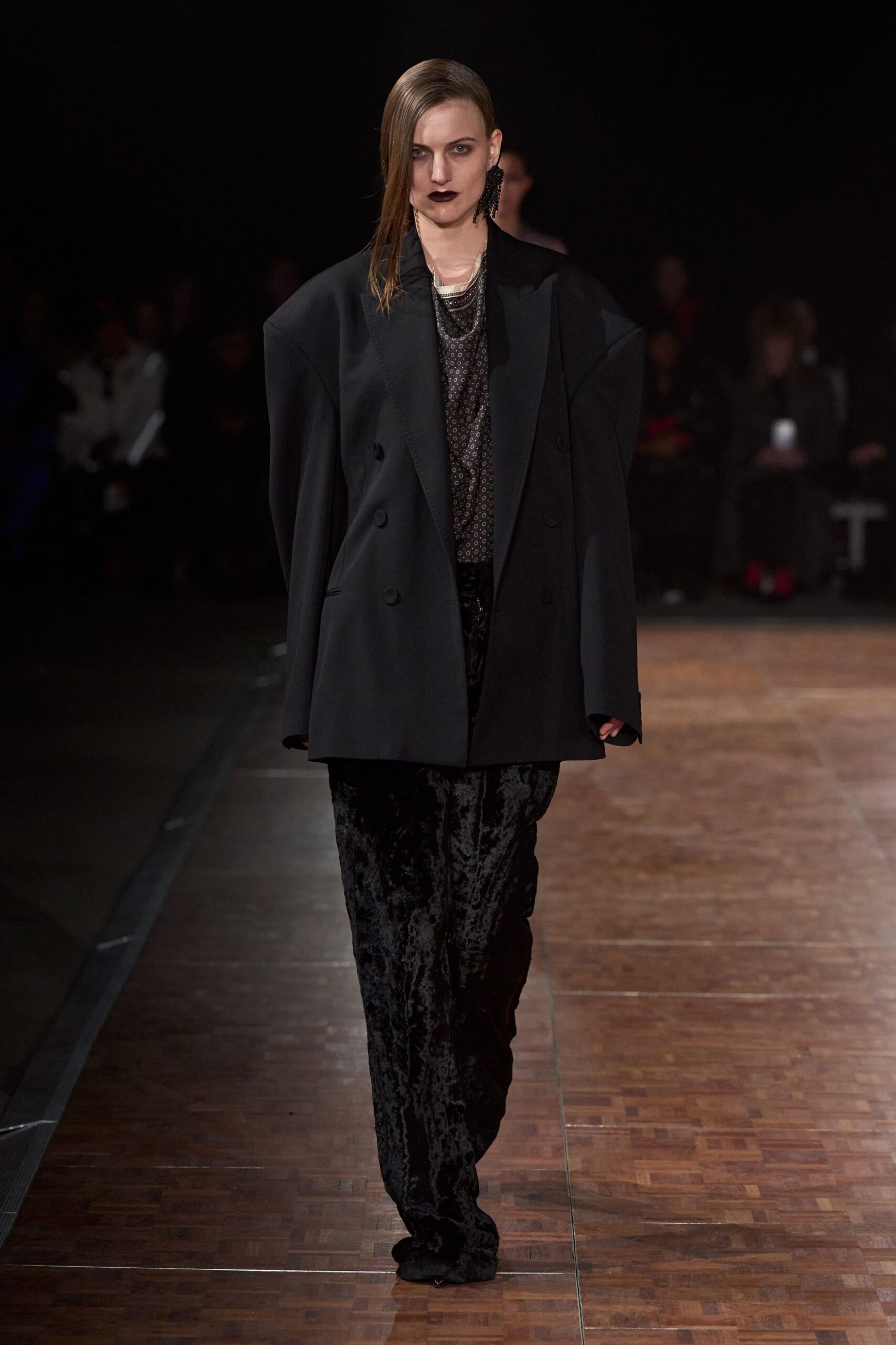 black velvet long-sleeve double-breasted oversized blazer