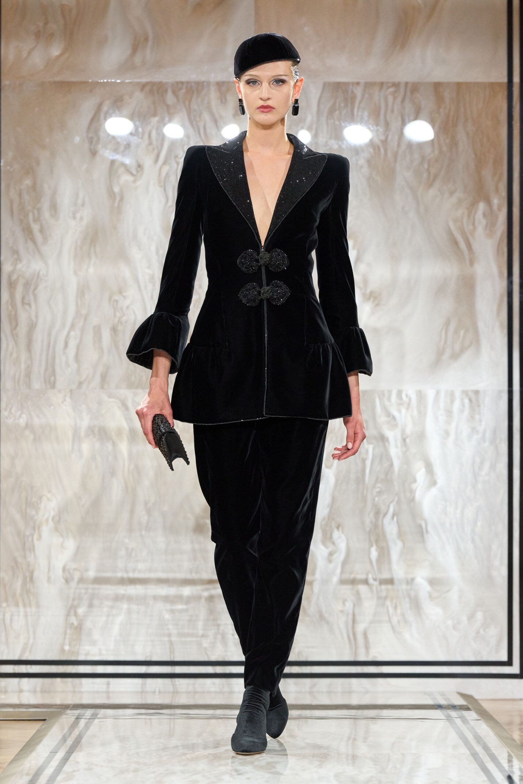 Armani Privé Fall 2025 Couture Look 28