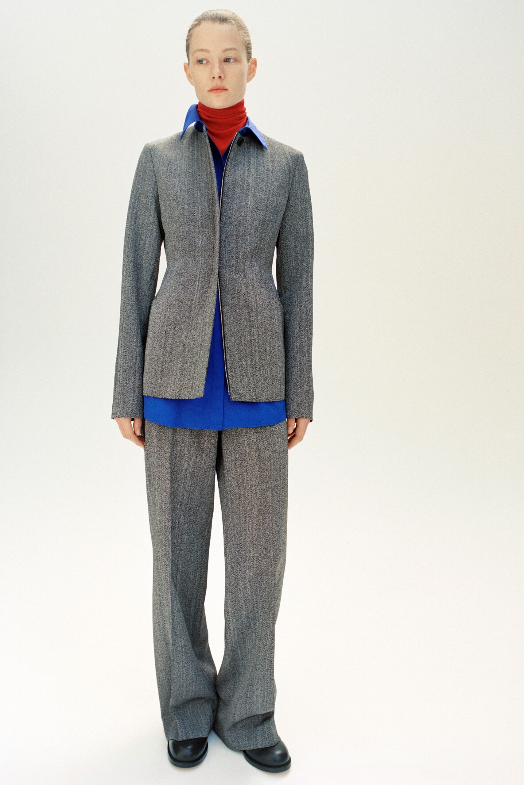 gray wool long-sleeve collared tailored buttoned blazer