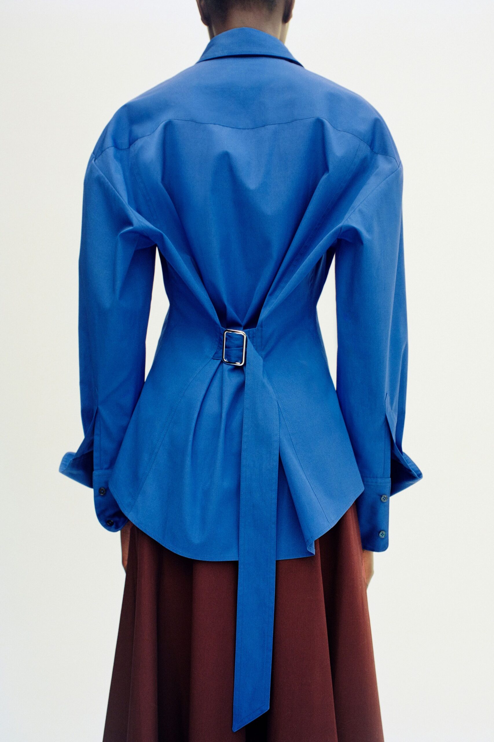blue cotton long-sleeve collared fitted buttoned shirt