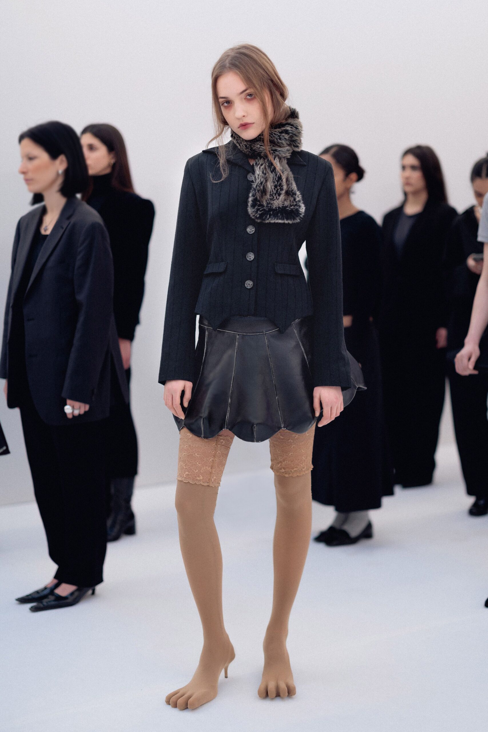 black wool long-sleeve collared fitted buttoned jacket