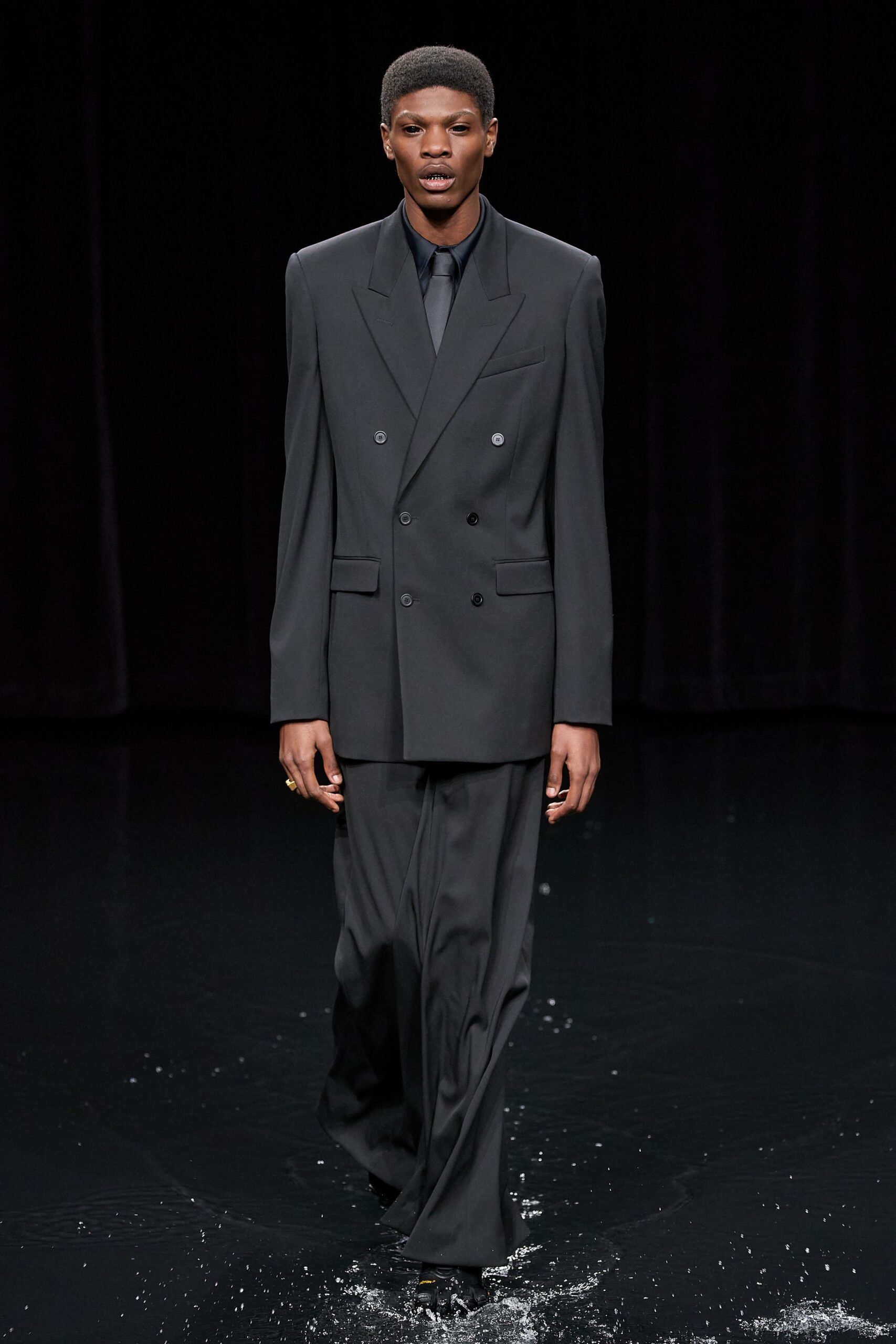 black wool long-sleeve collared tailored suit