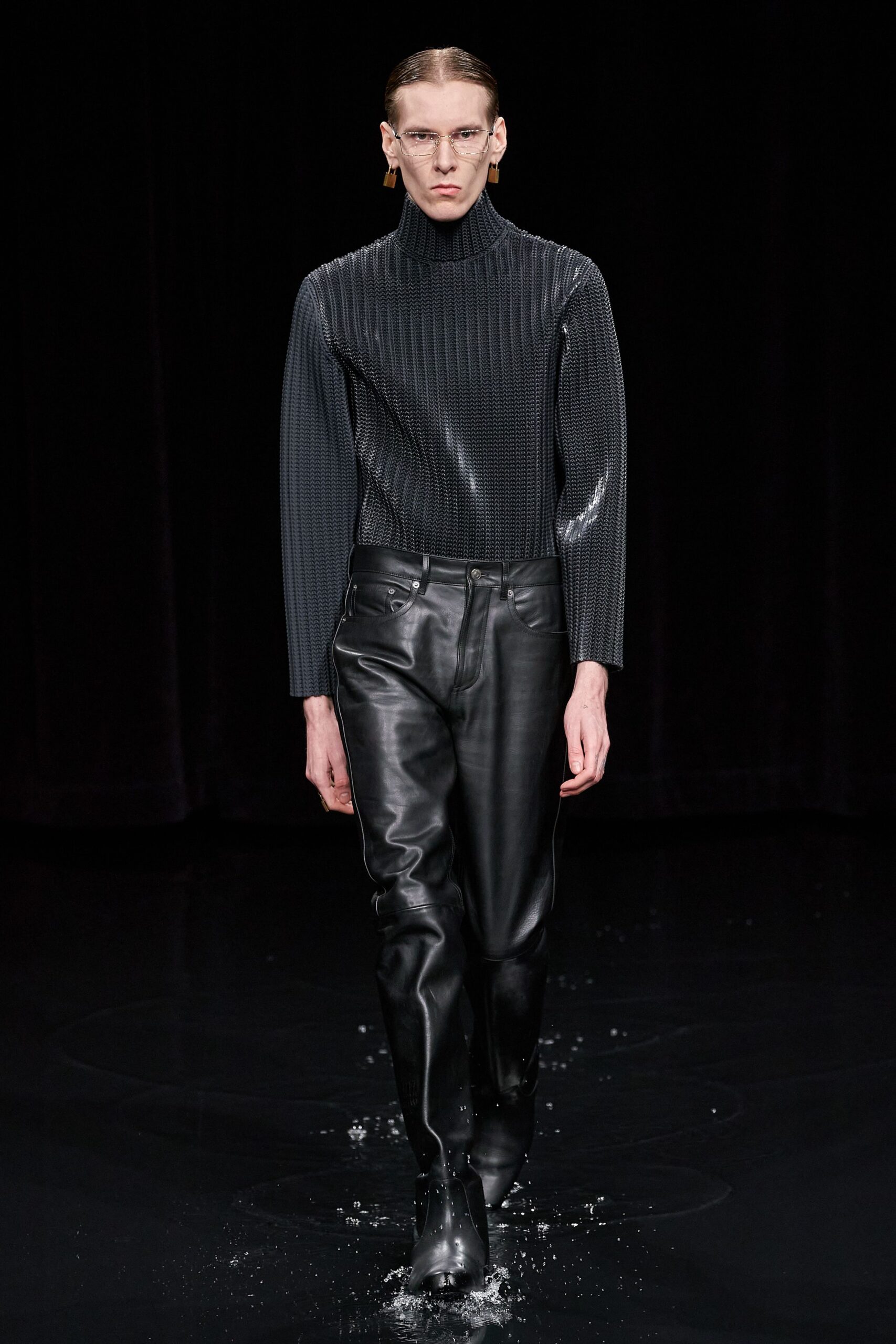 black knit long-sleeve turtleneck fitted ribbed top