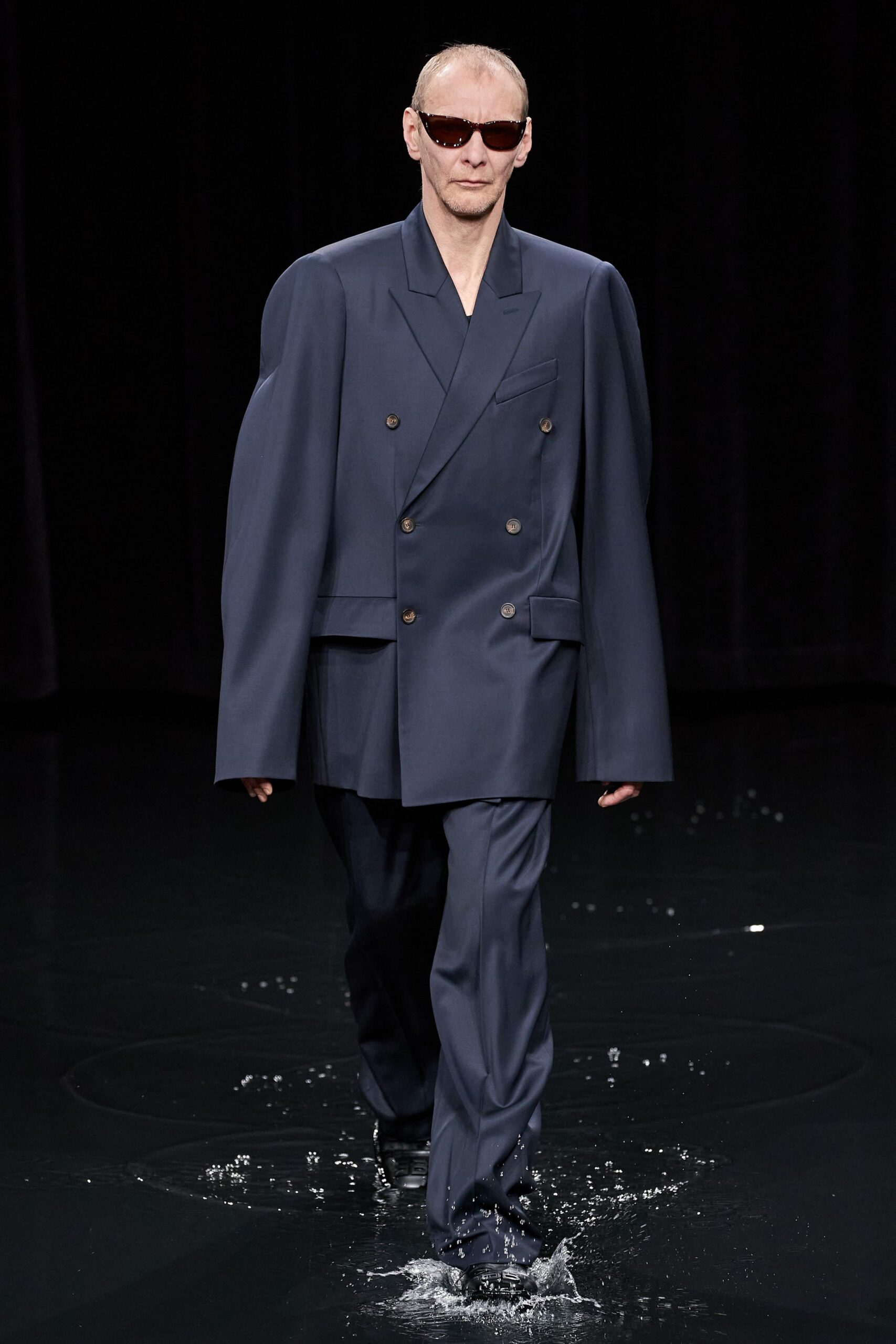 blue wool long-sleeve collared oversized suit