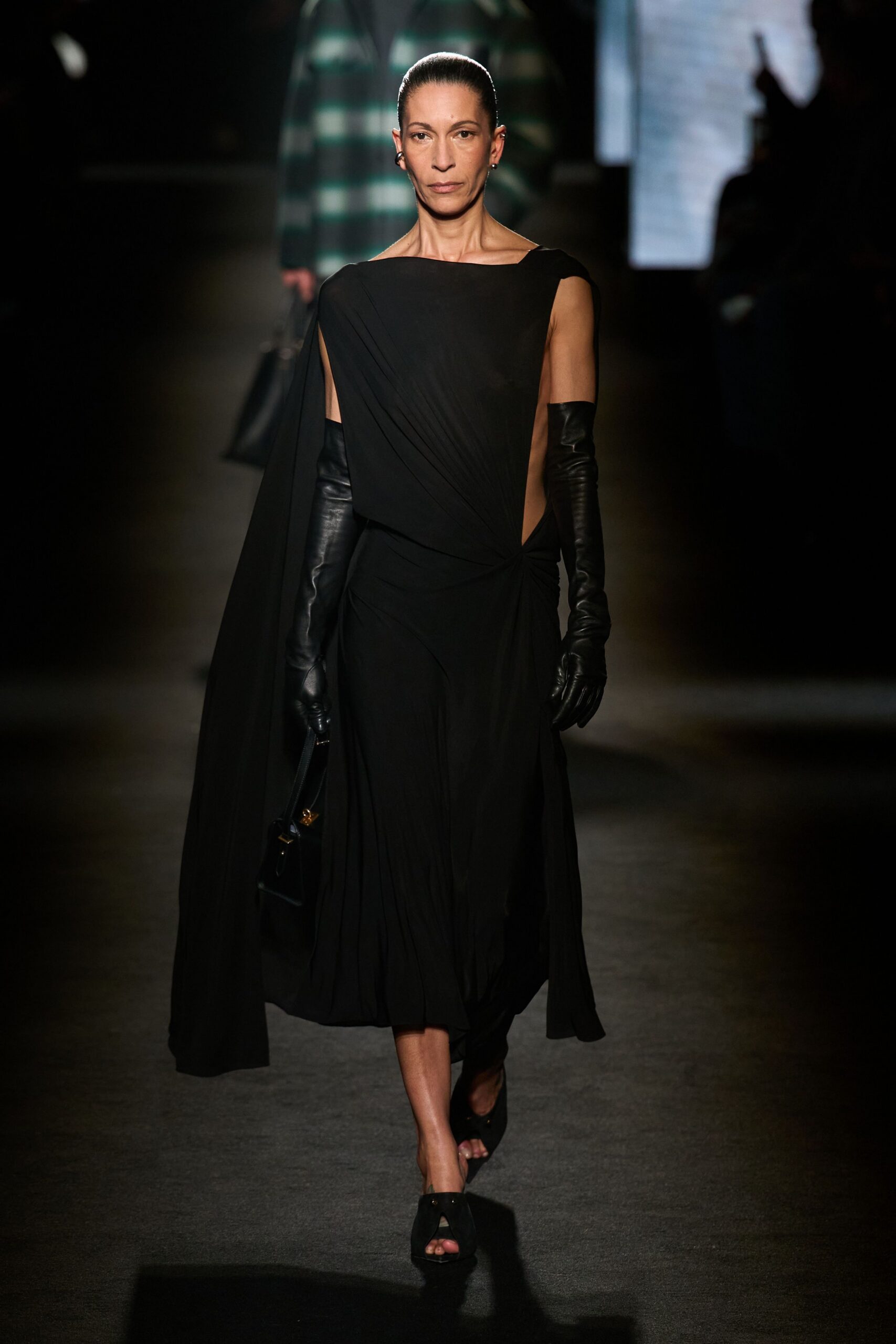 black leather fitted gloves