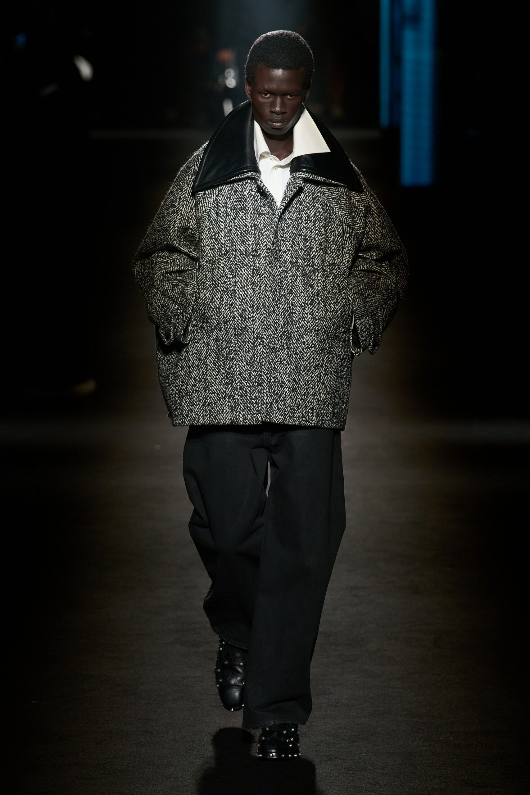 black wool long-sleeve collared relaxed zippered jacket