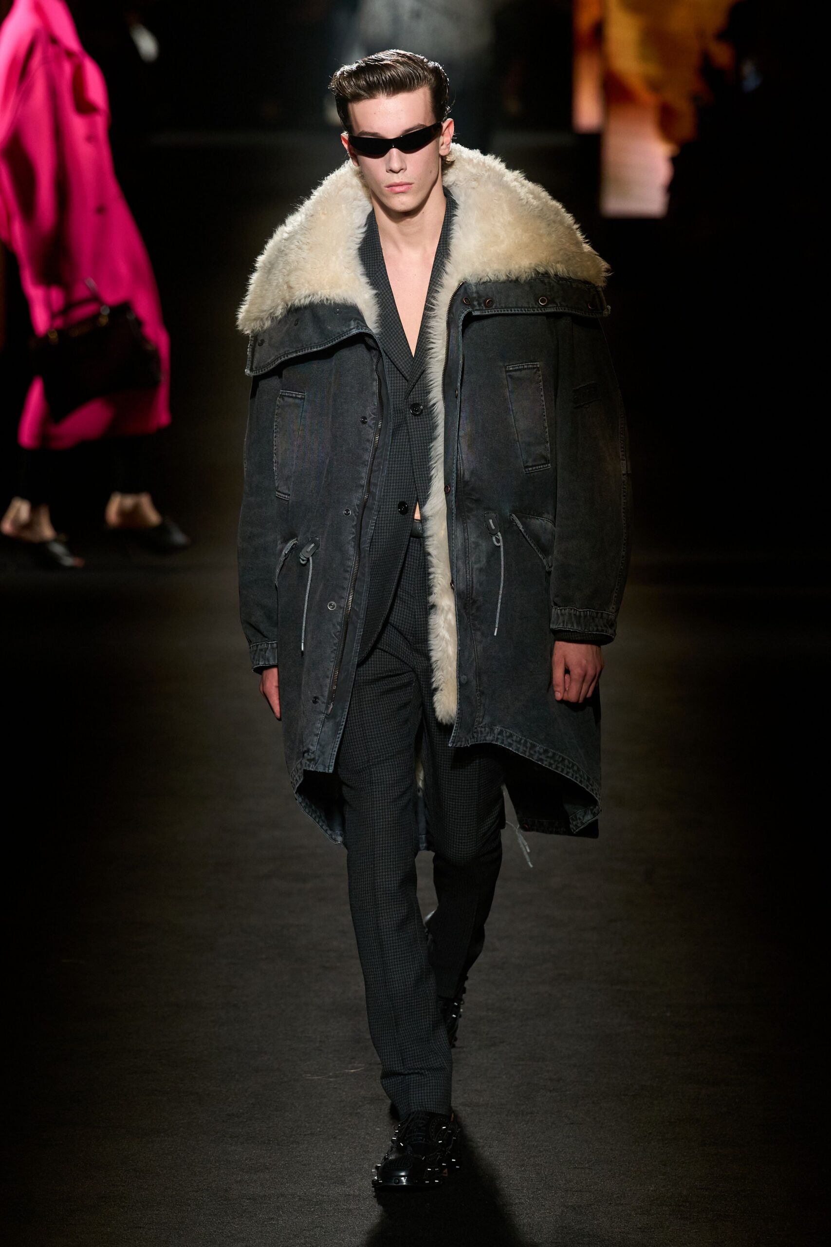 black denim long-sleeve collared relaxed zippered padded coat