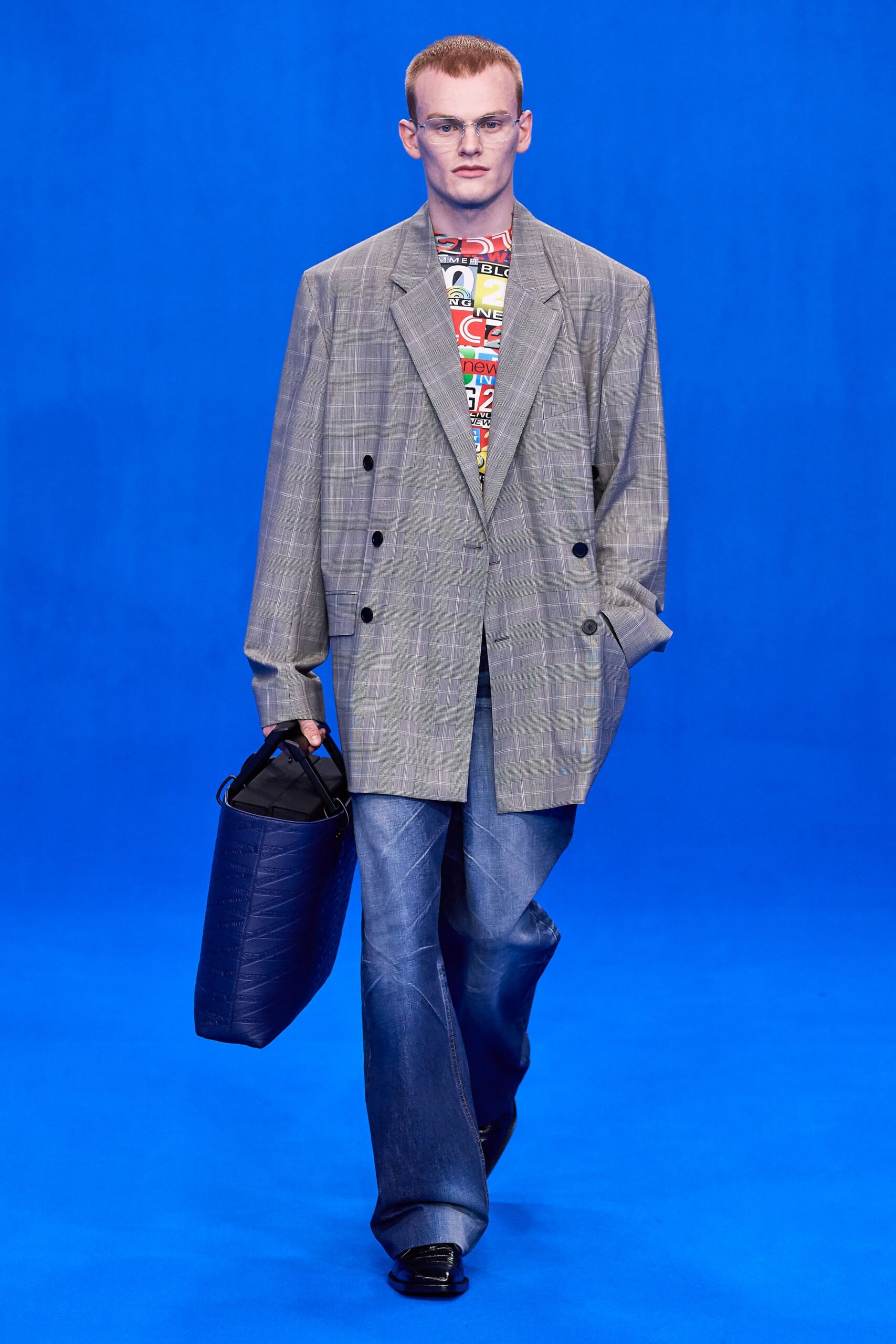 gray oversized blazer with multi t-shirt