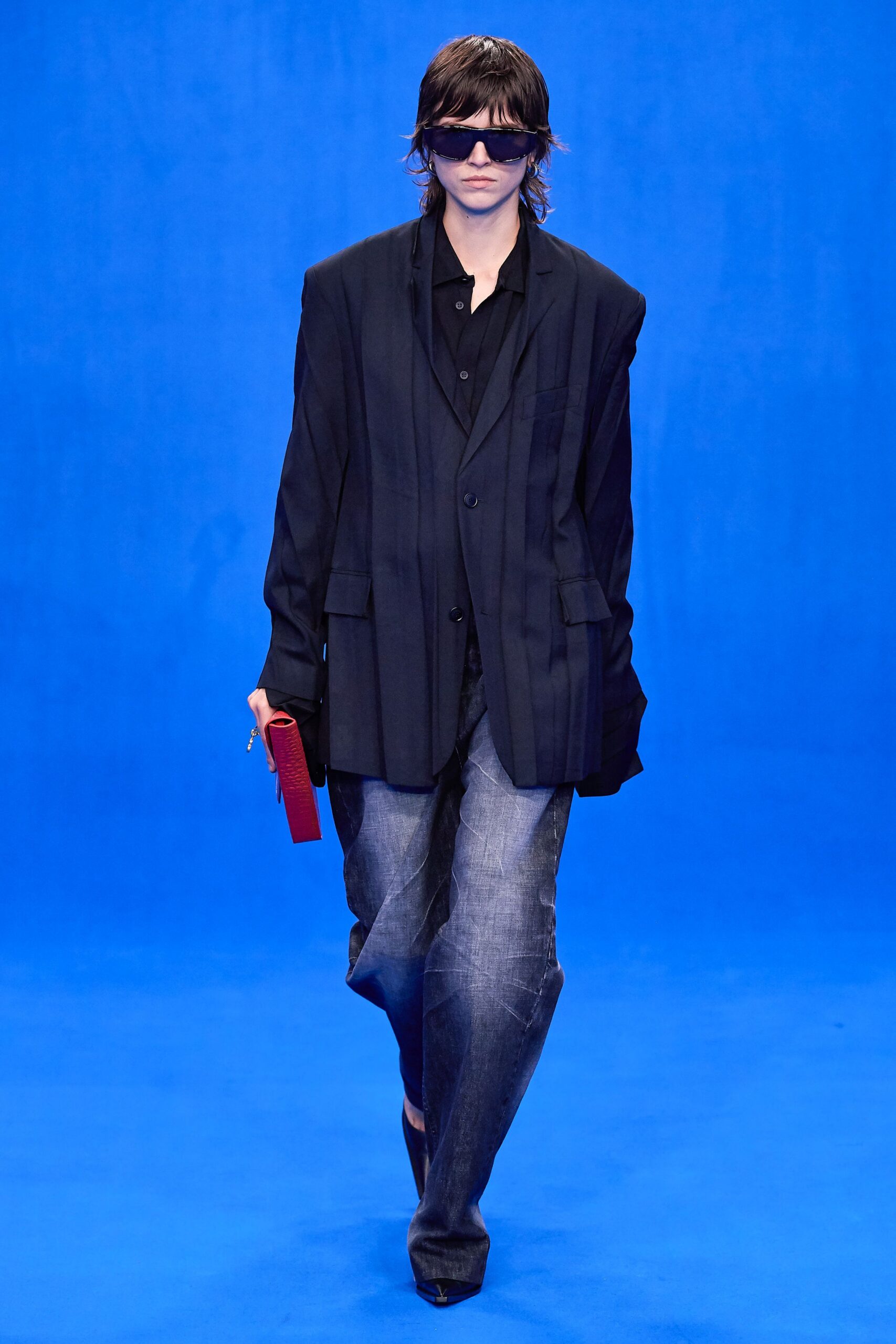 oversized black blazer with jeans