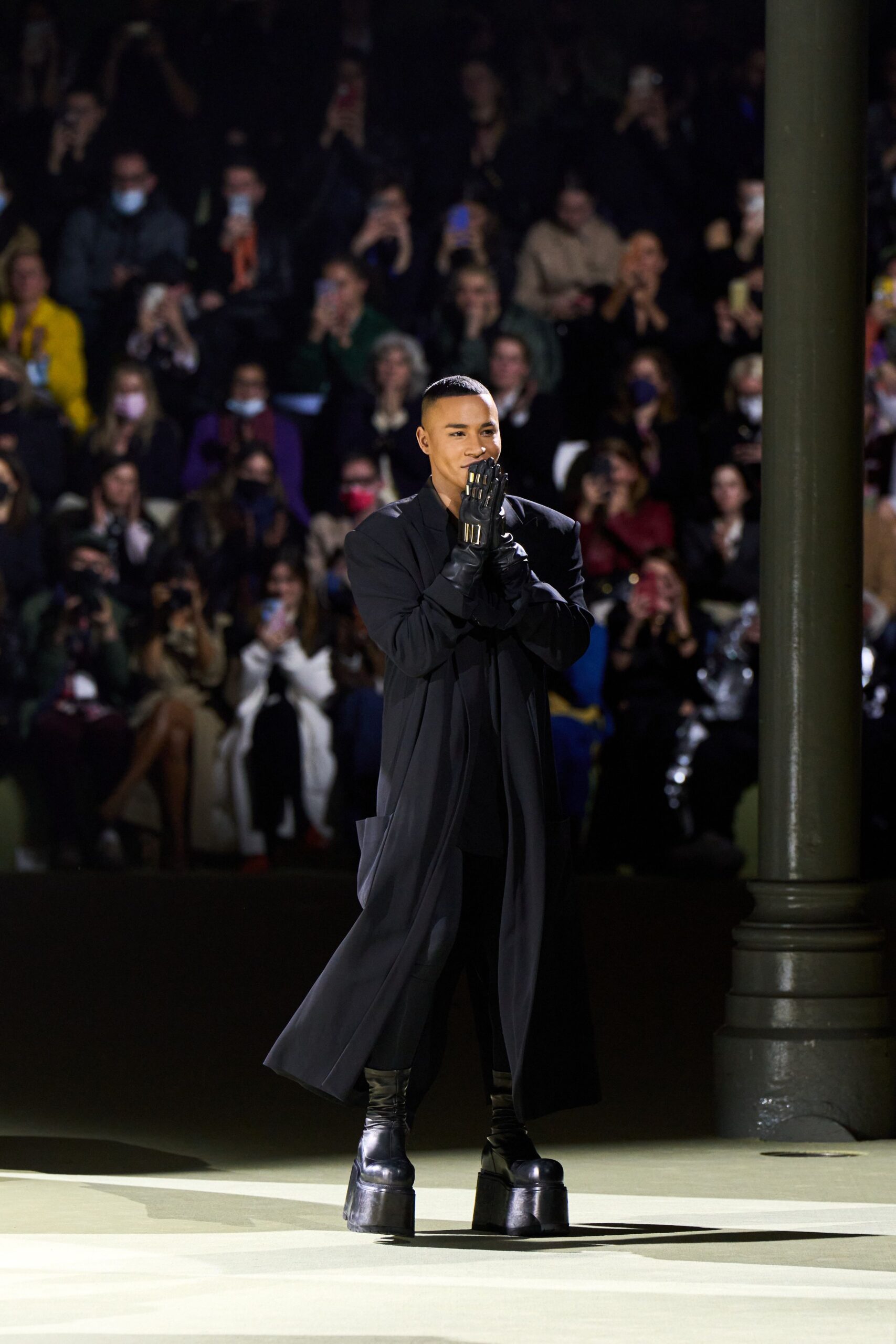 black wool long-sleeve collared fitted zippered midi coat