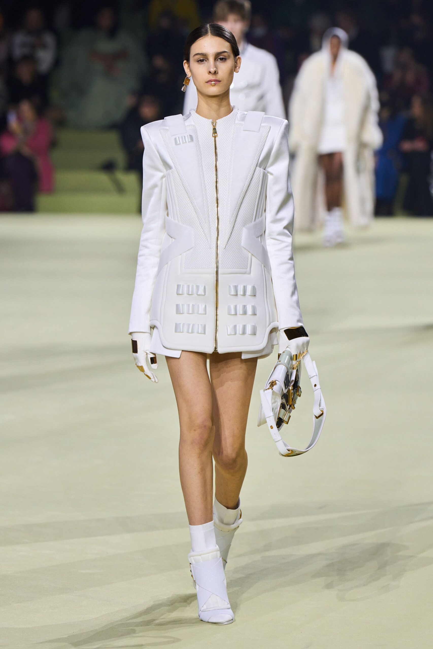white cotton long-sleeve collared fitted structured jacket