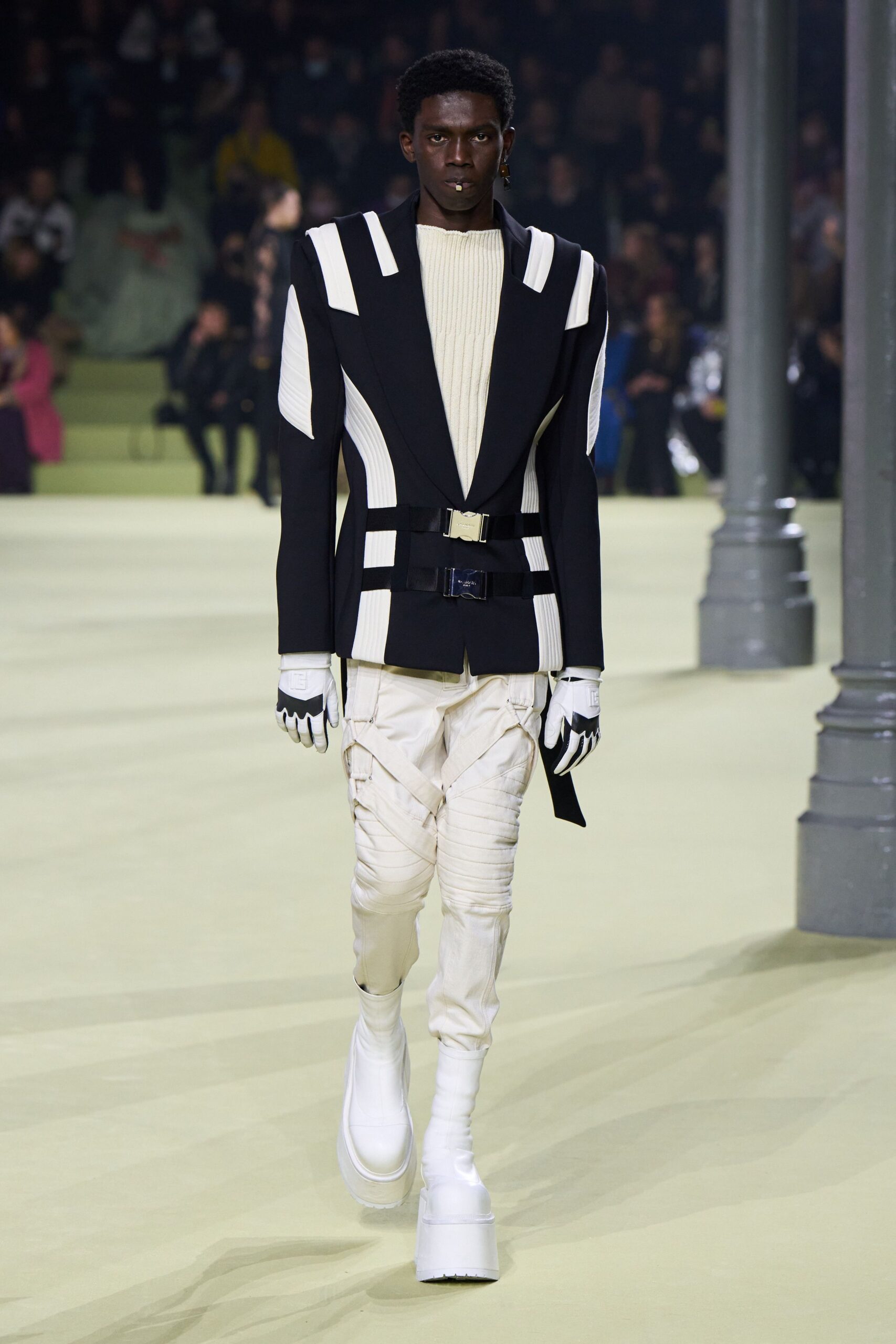 white cotton slim zippered pants
