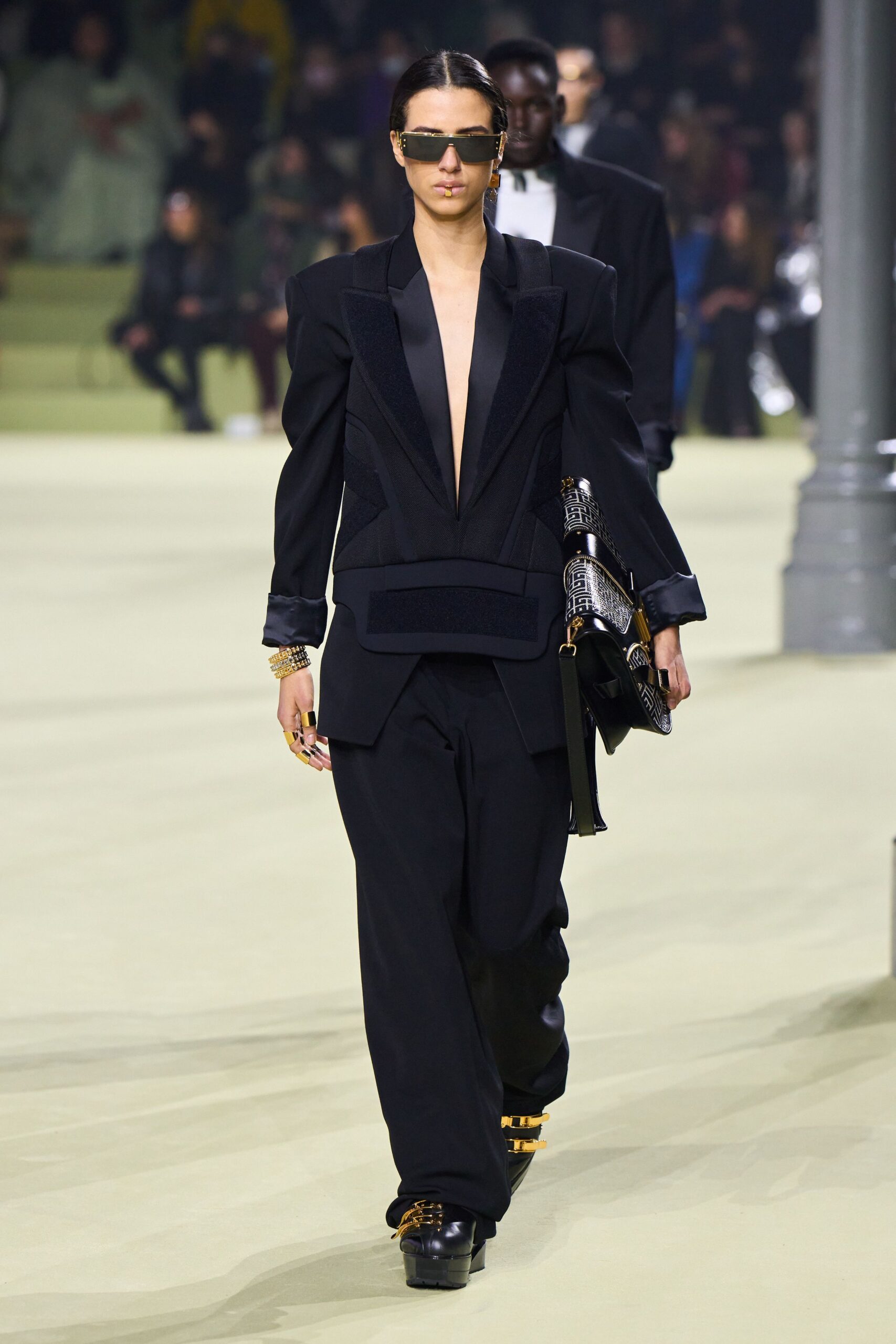 black wool long-sleeve v-neck oversized buttoned blazer