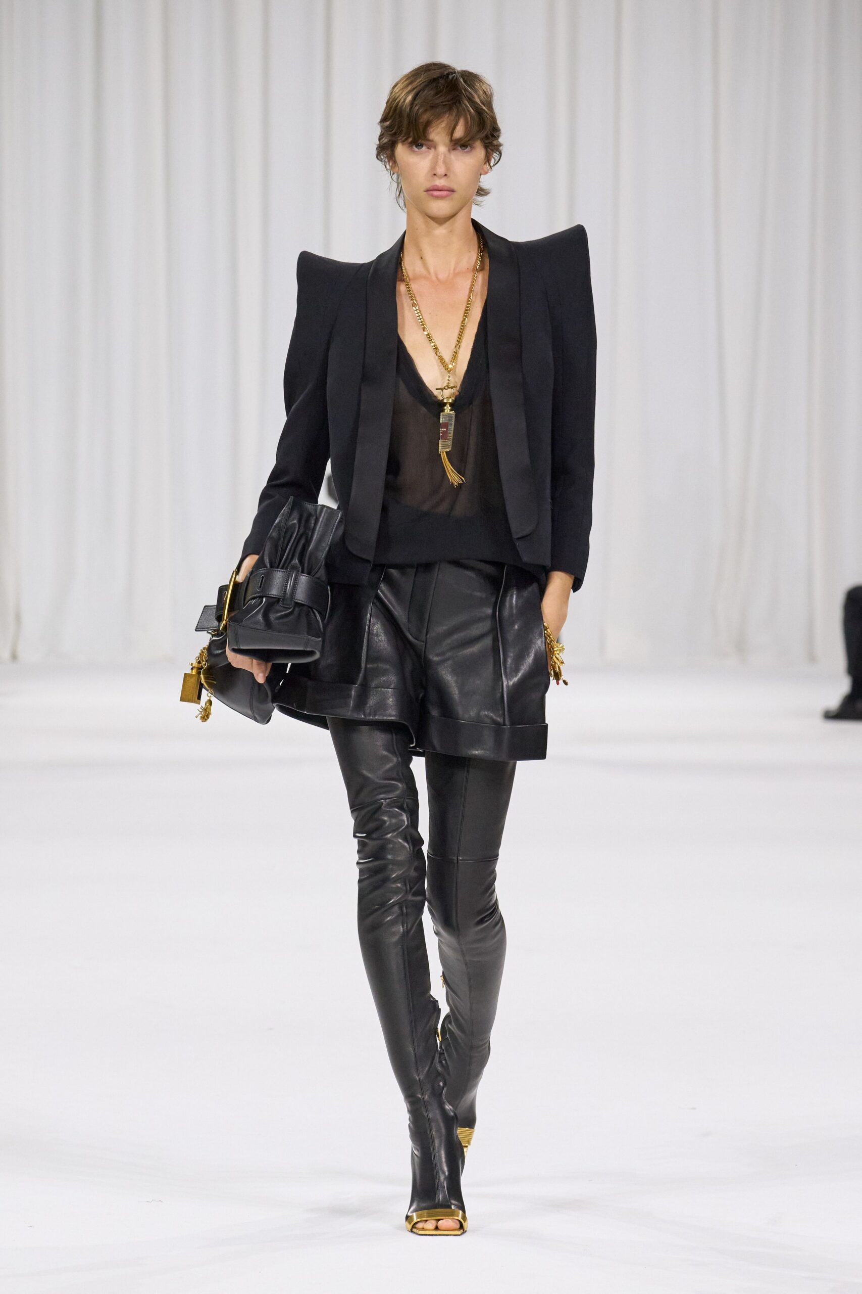 Balmain Spring 2025 Ready-to-Wear Look 11