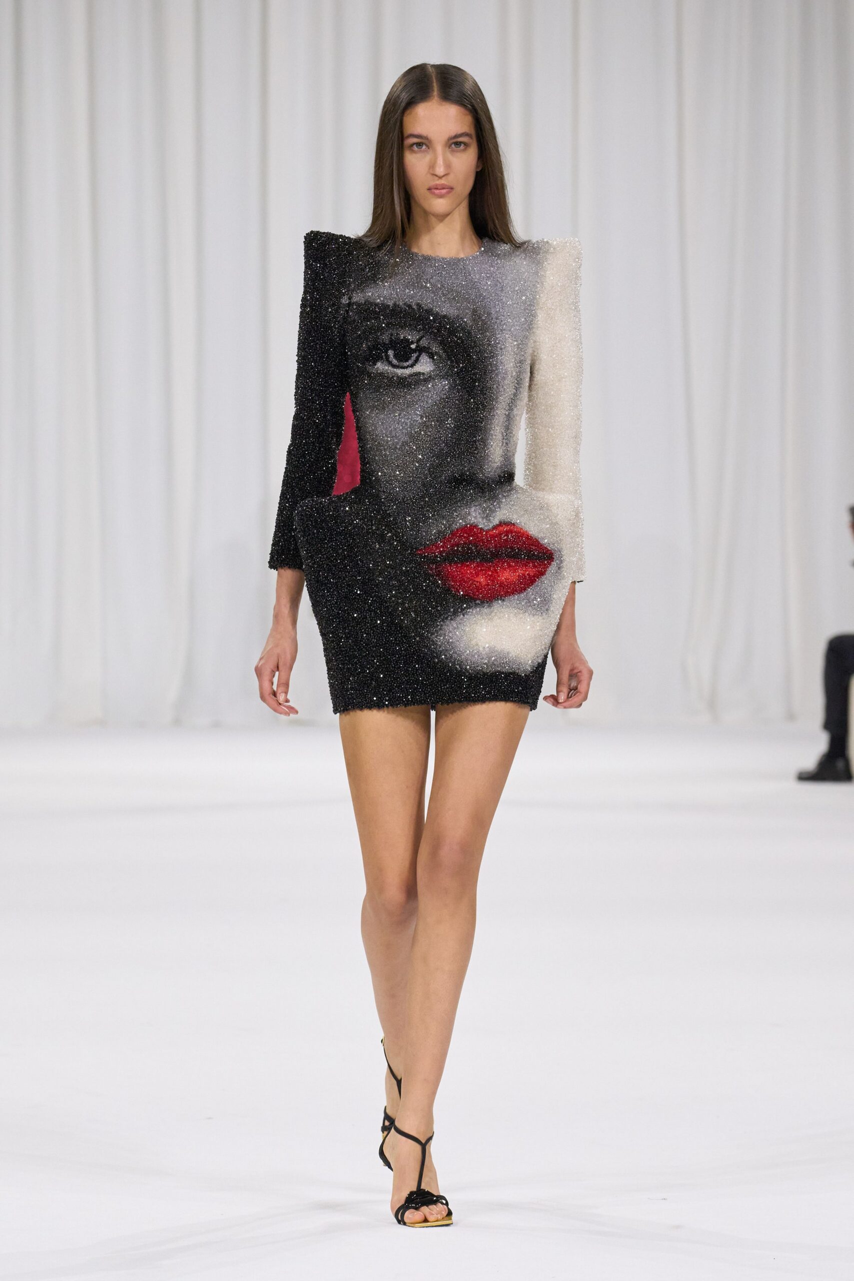 Balmain Spring 2025 Ready-to-Wear Look 16