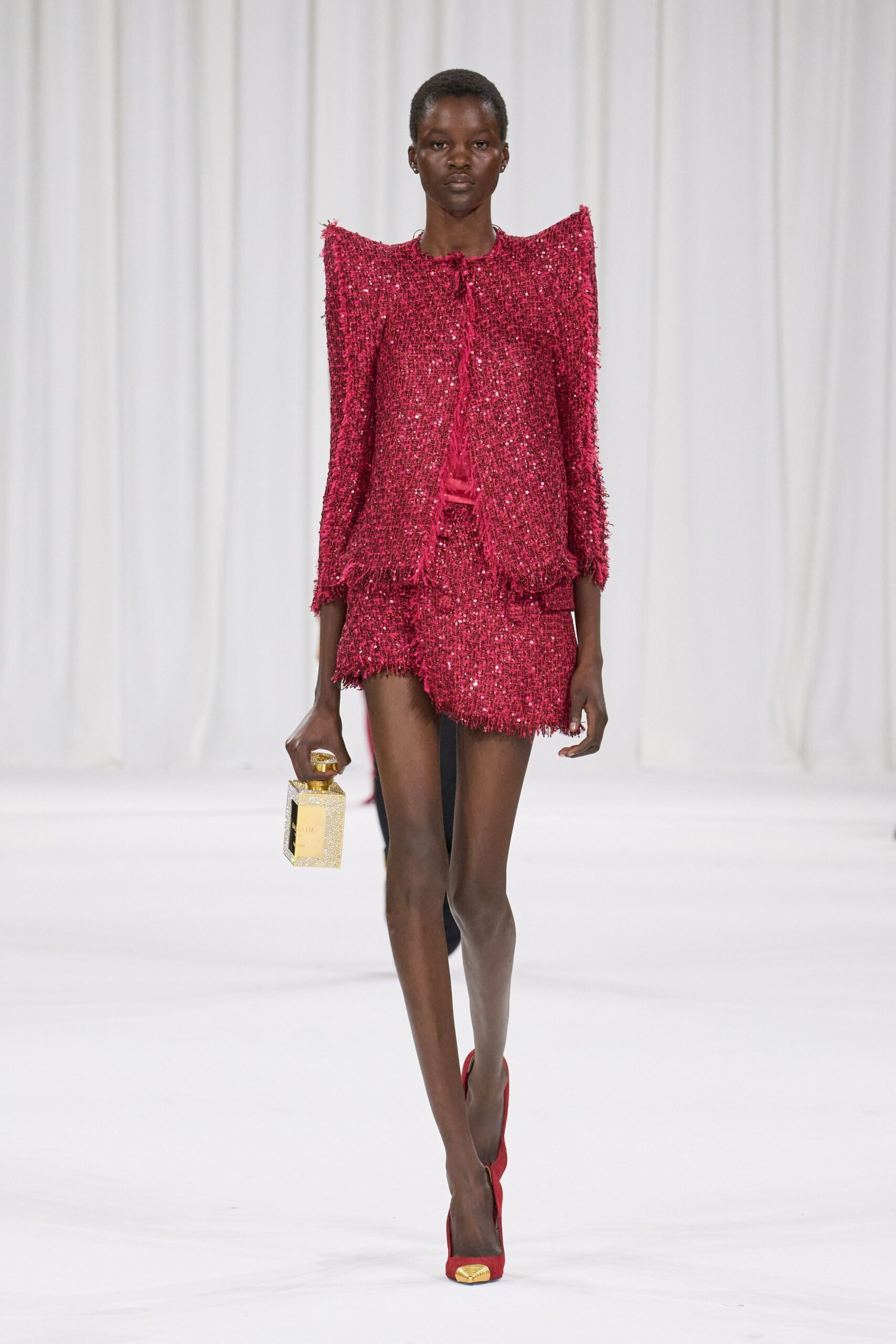 Balmain Spring 2025 Ready-to-Wear Look 17