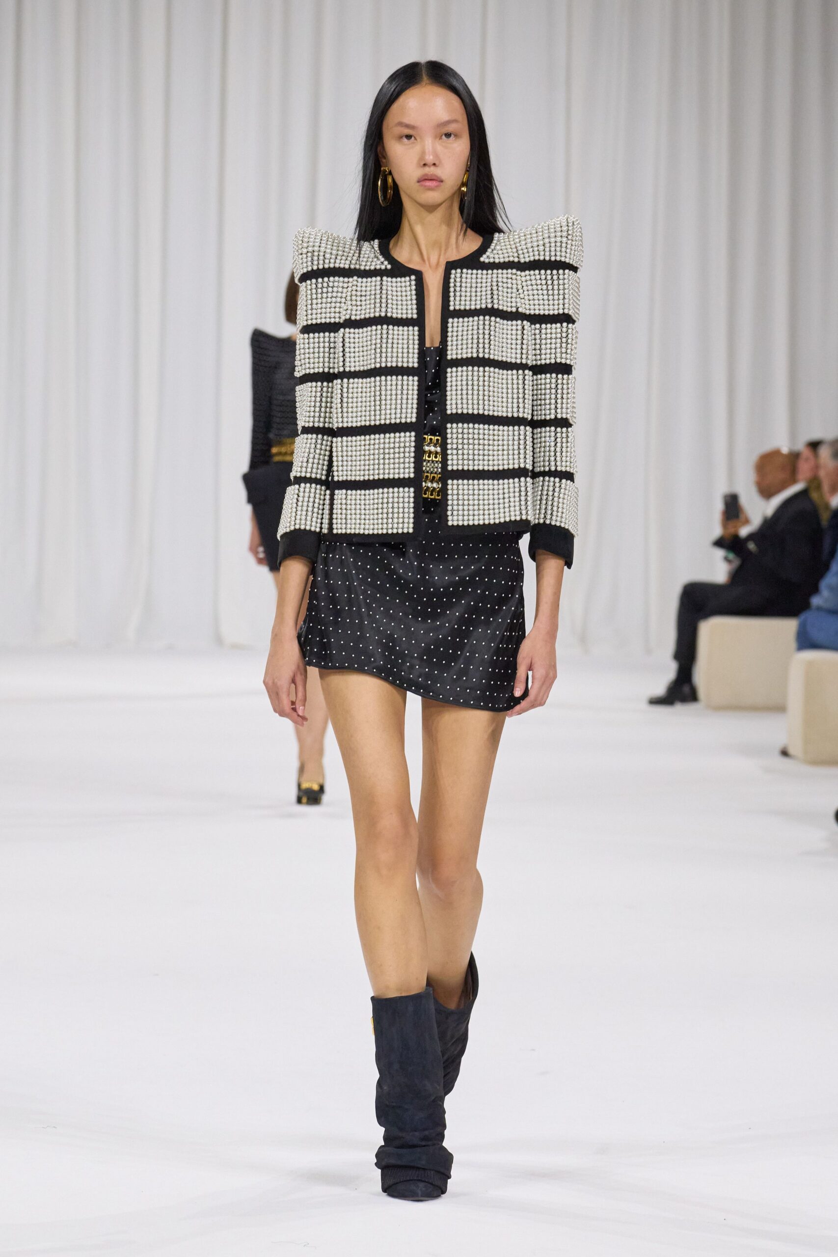 Balmain Spring 2025 Ready-to-Wear Look 23