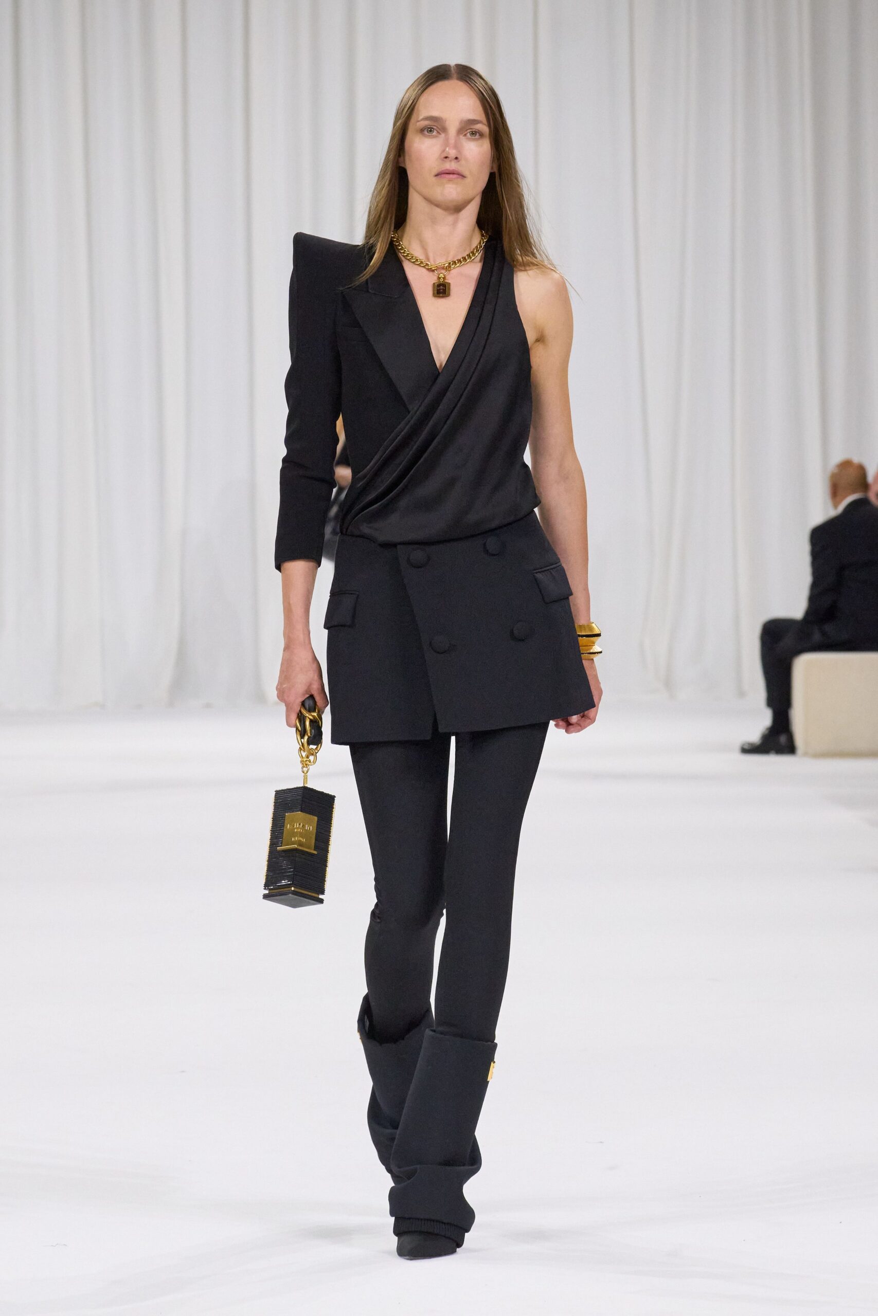 Balmain Spring 2025 Ready-to-Wear Look 28