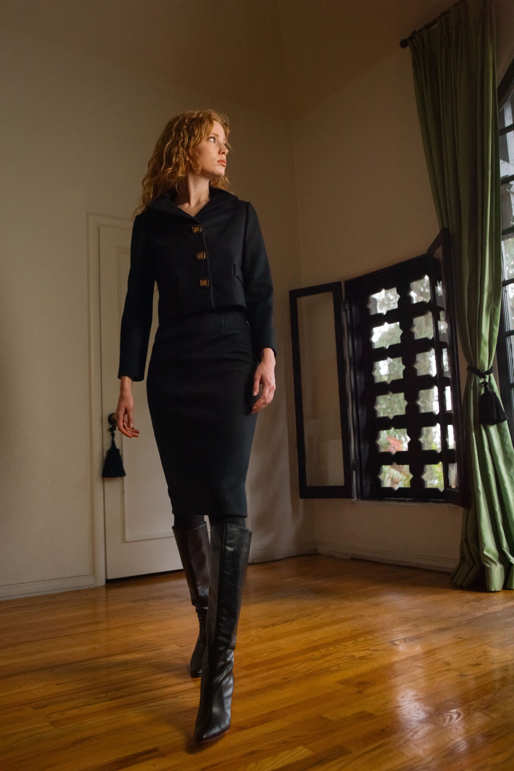 black wool long-sleeve collared fitted buttoned blazer