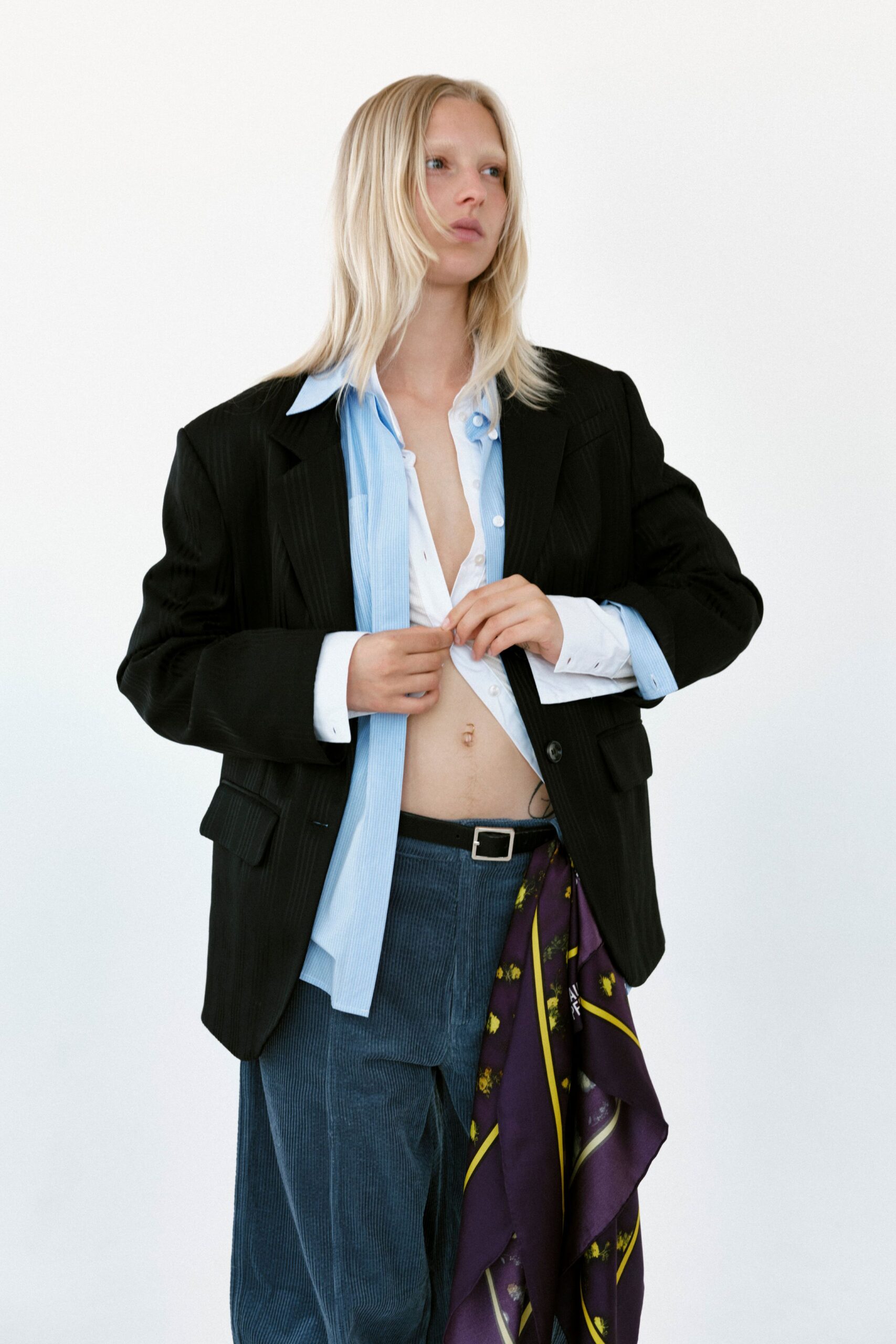 black cotton long-sleeve collared tailored buttoned blazer