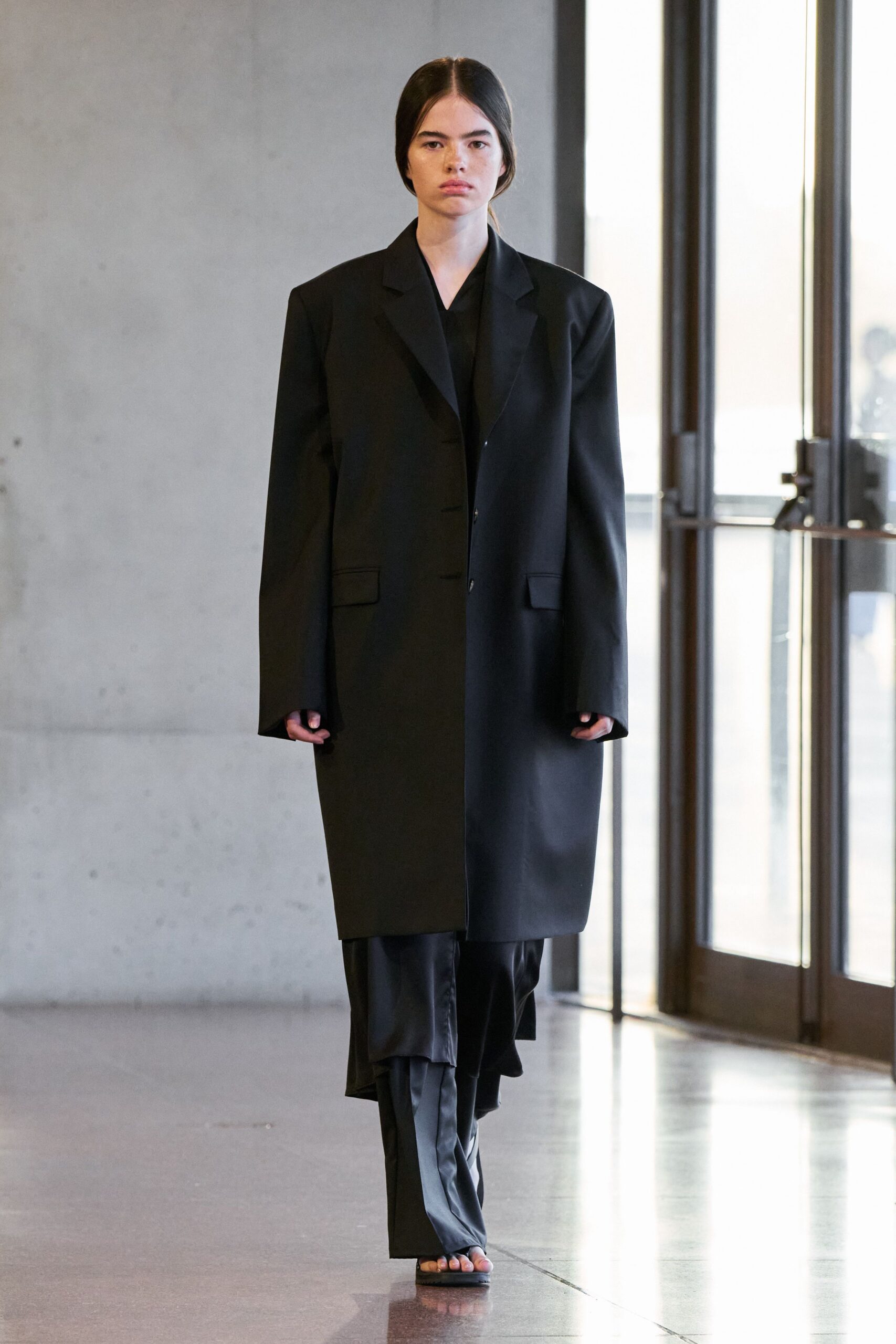 black wool long-sleeve collared oversized coat